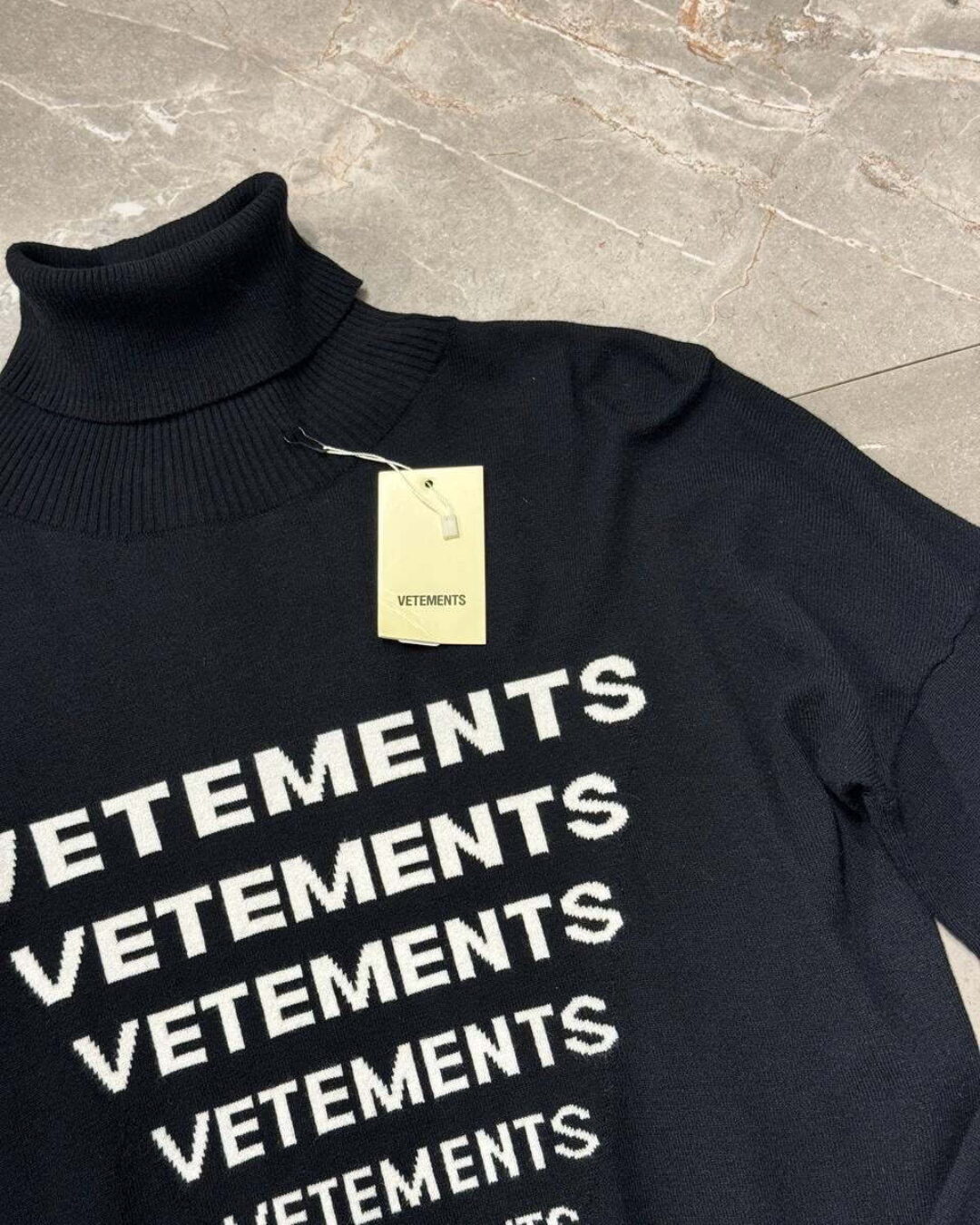 Свитер Vetements