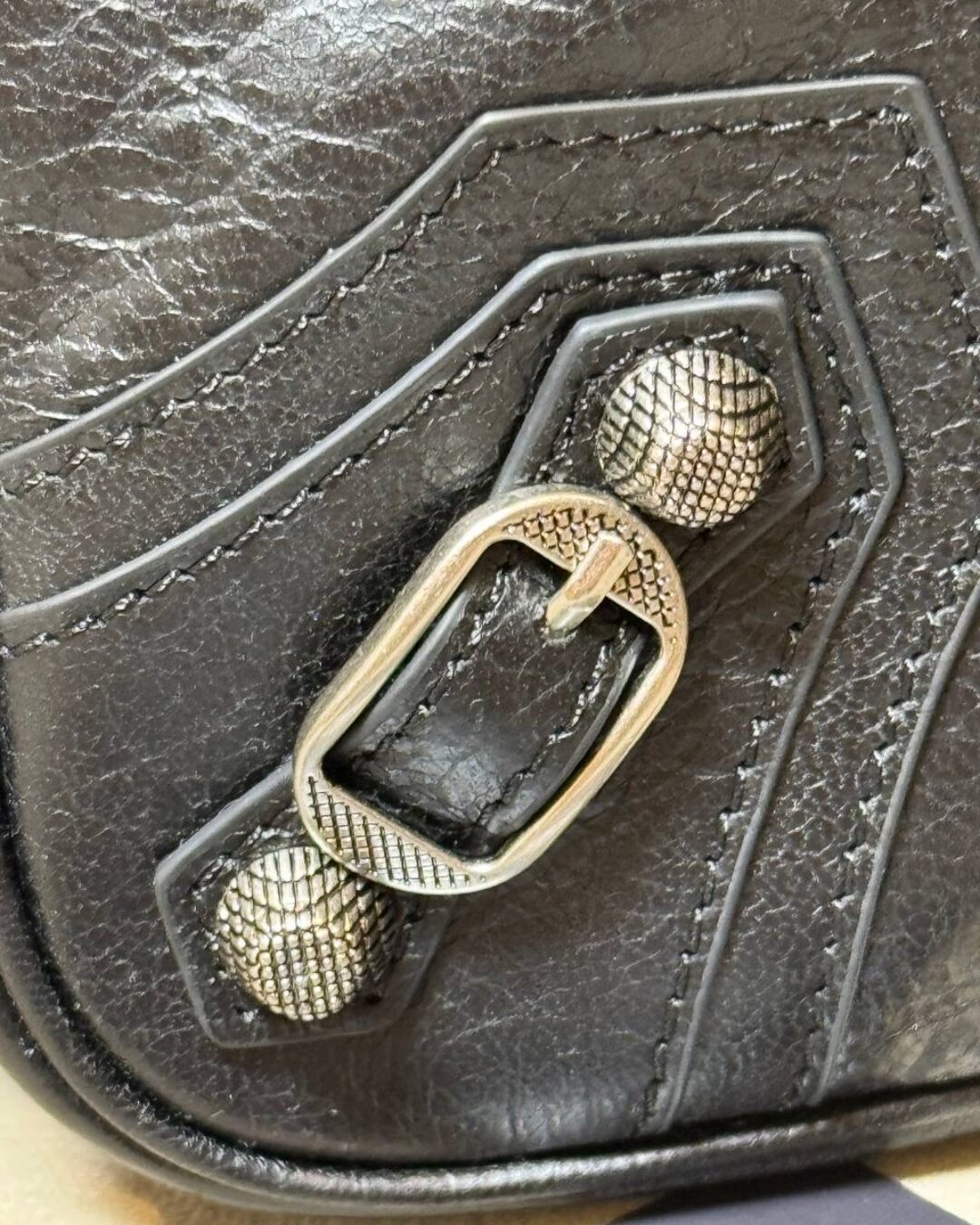 Сумка Balenciaga Le Cagole Crossbody