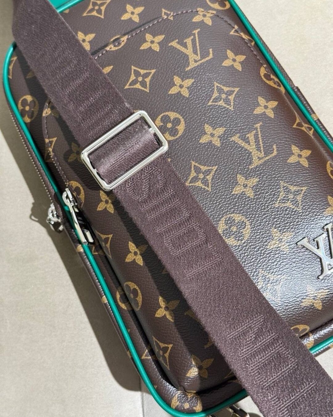 Сумка Louis Vuitton Avenue