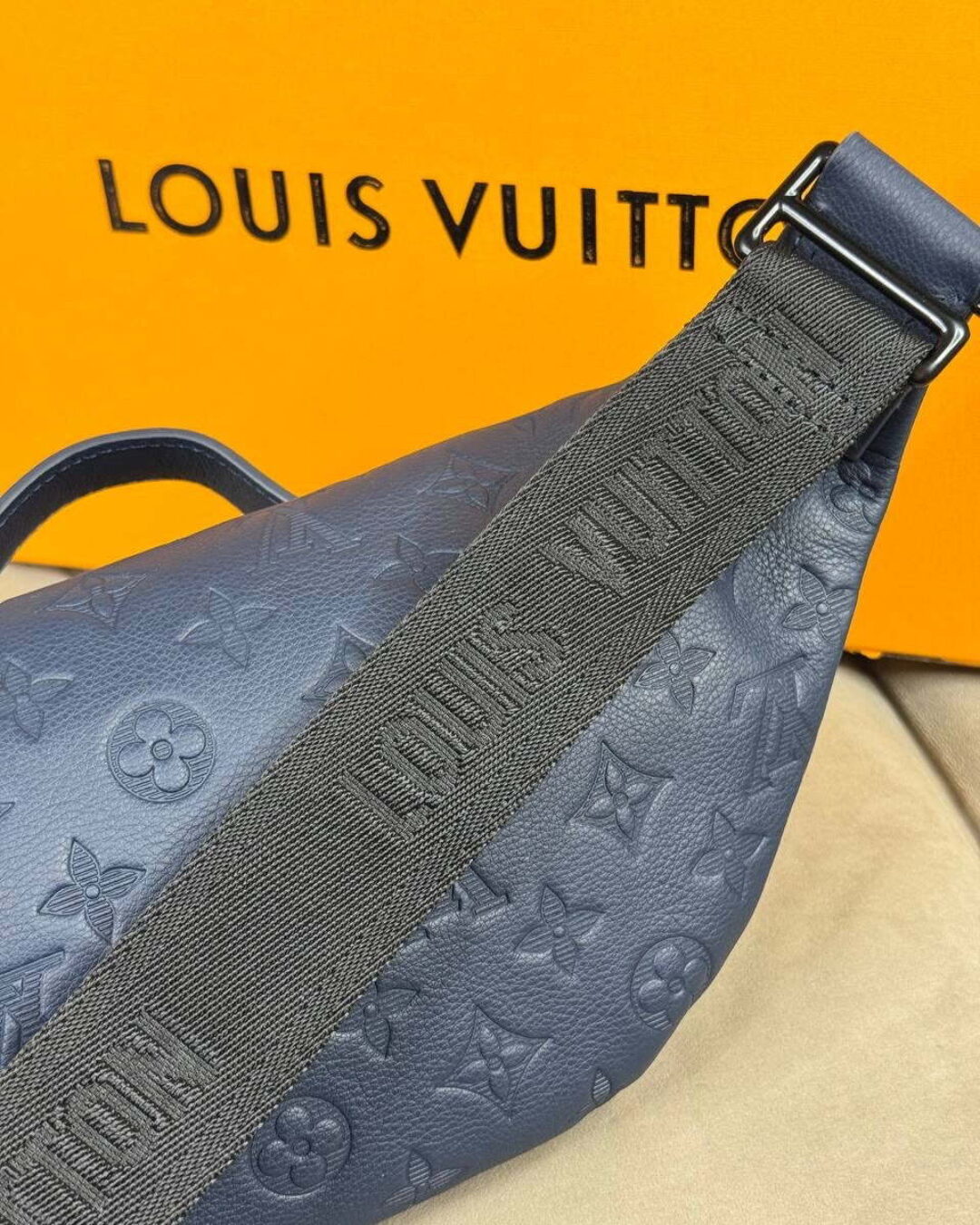 Сумка Louis Vuitton Rush