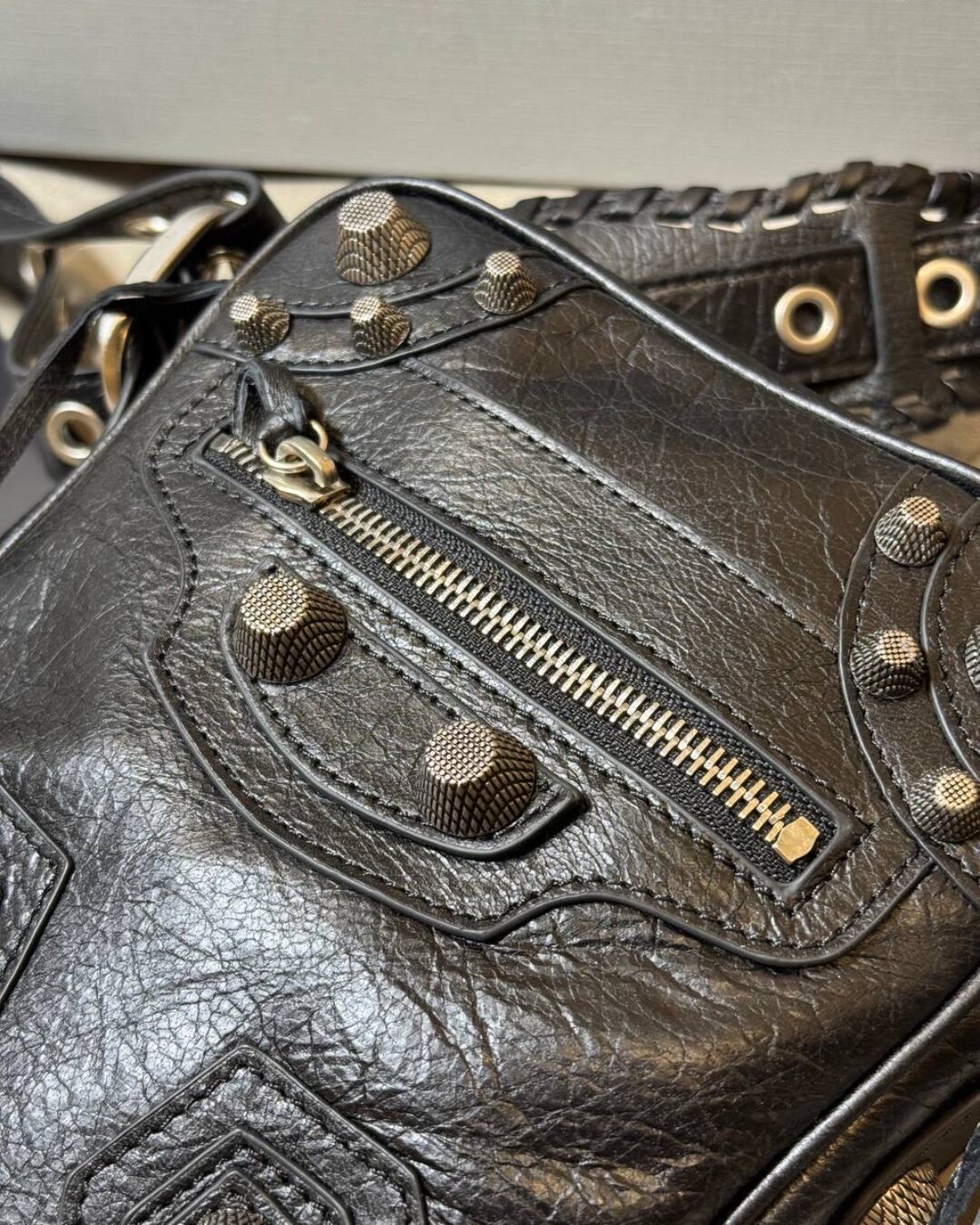 Сумка Balenciaga Le Cagole Crossbody