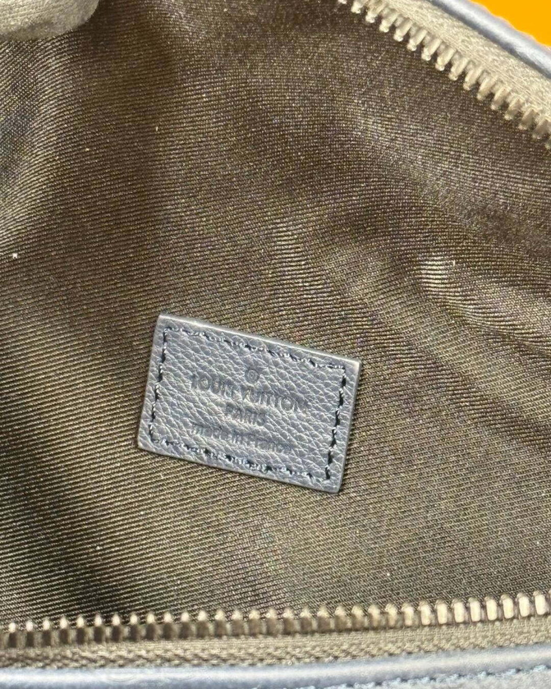 Сумка Louis Vuitton Rush