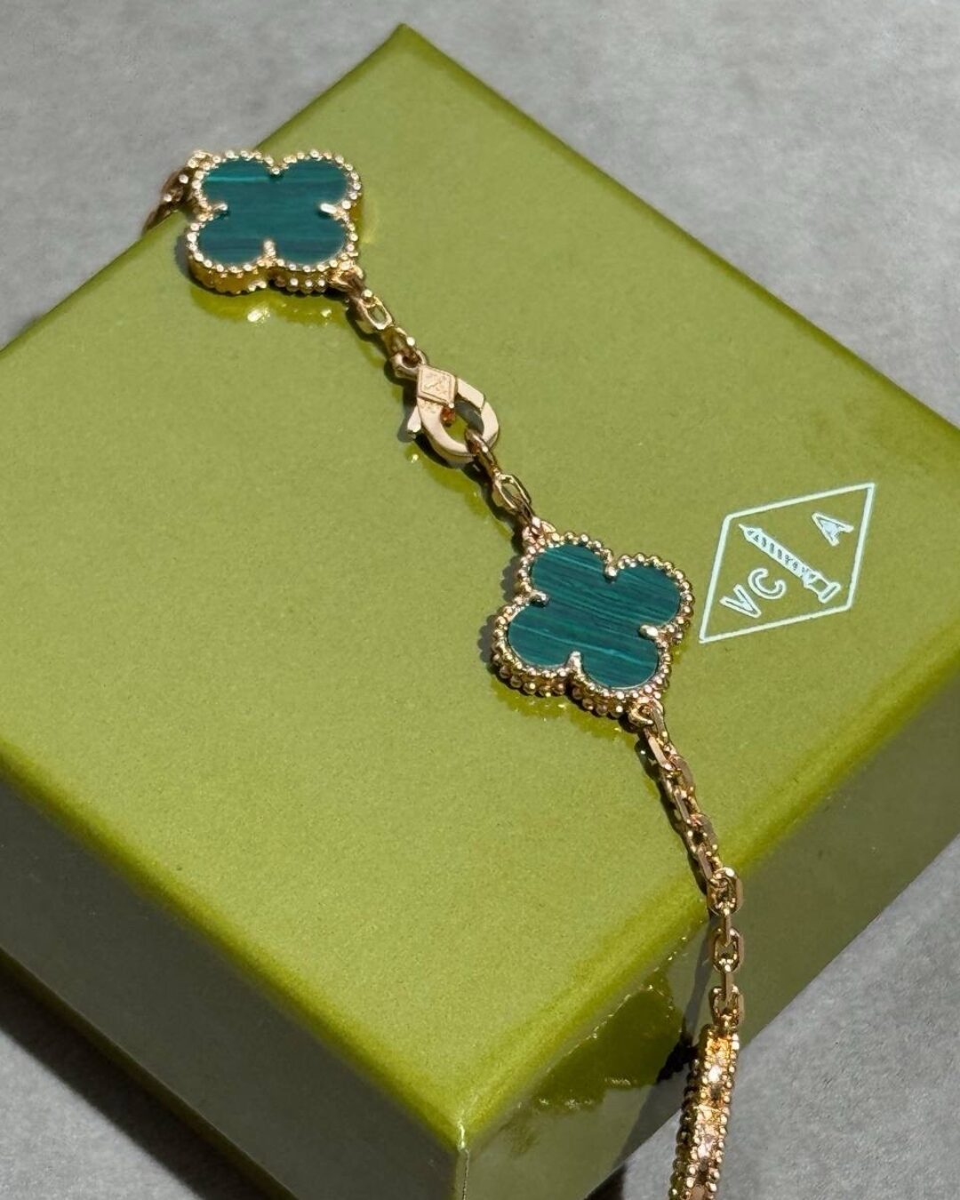 Колье Van Cleef & Arpels Vintage Alhambra (Gold/Green/Poly)