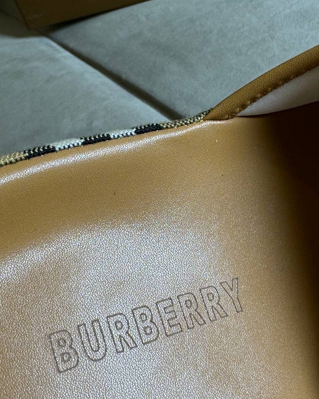 Тапки Burberry