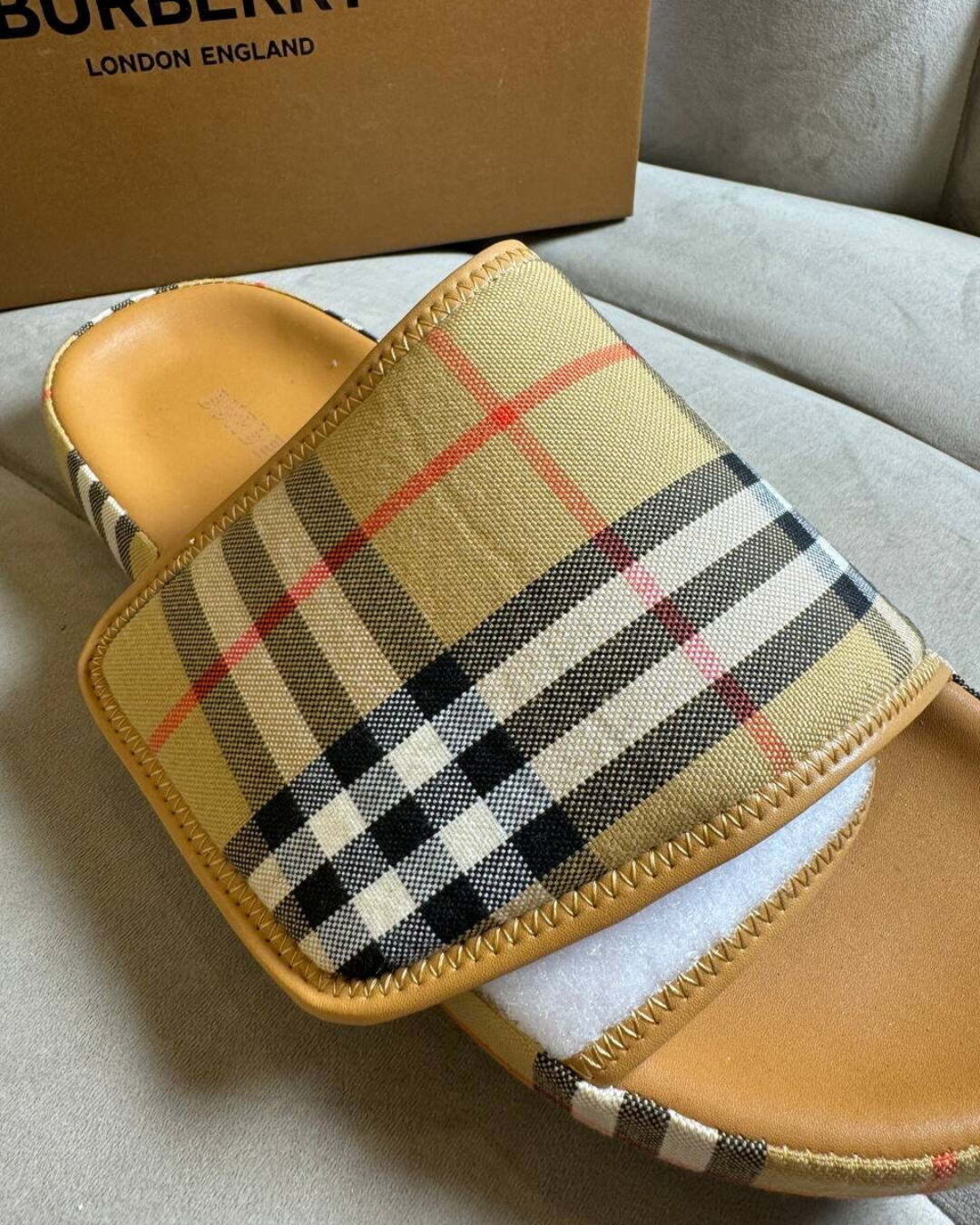 Тапки Burberry