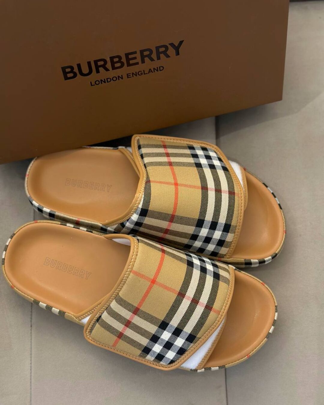 Тапки Burberry