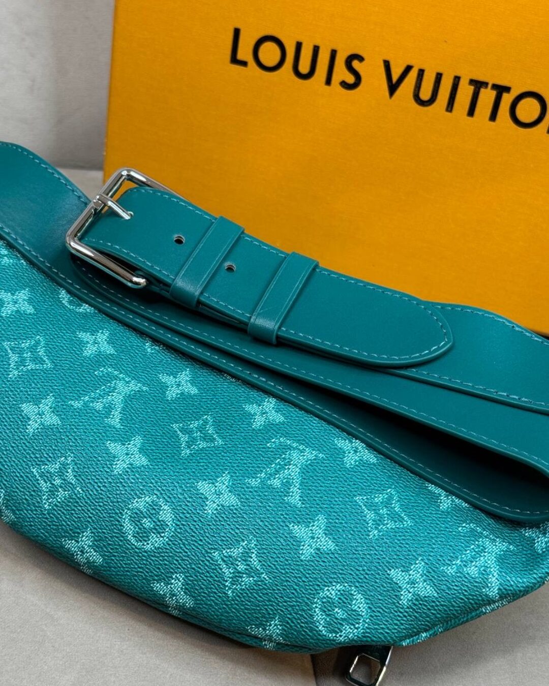 Сумка Louis Vuitton Rush