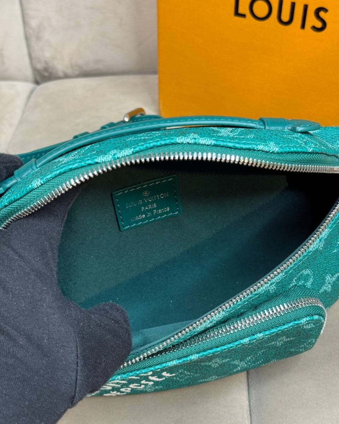 Сумка Louis Vuitton Rush