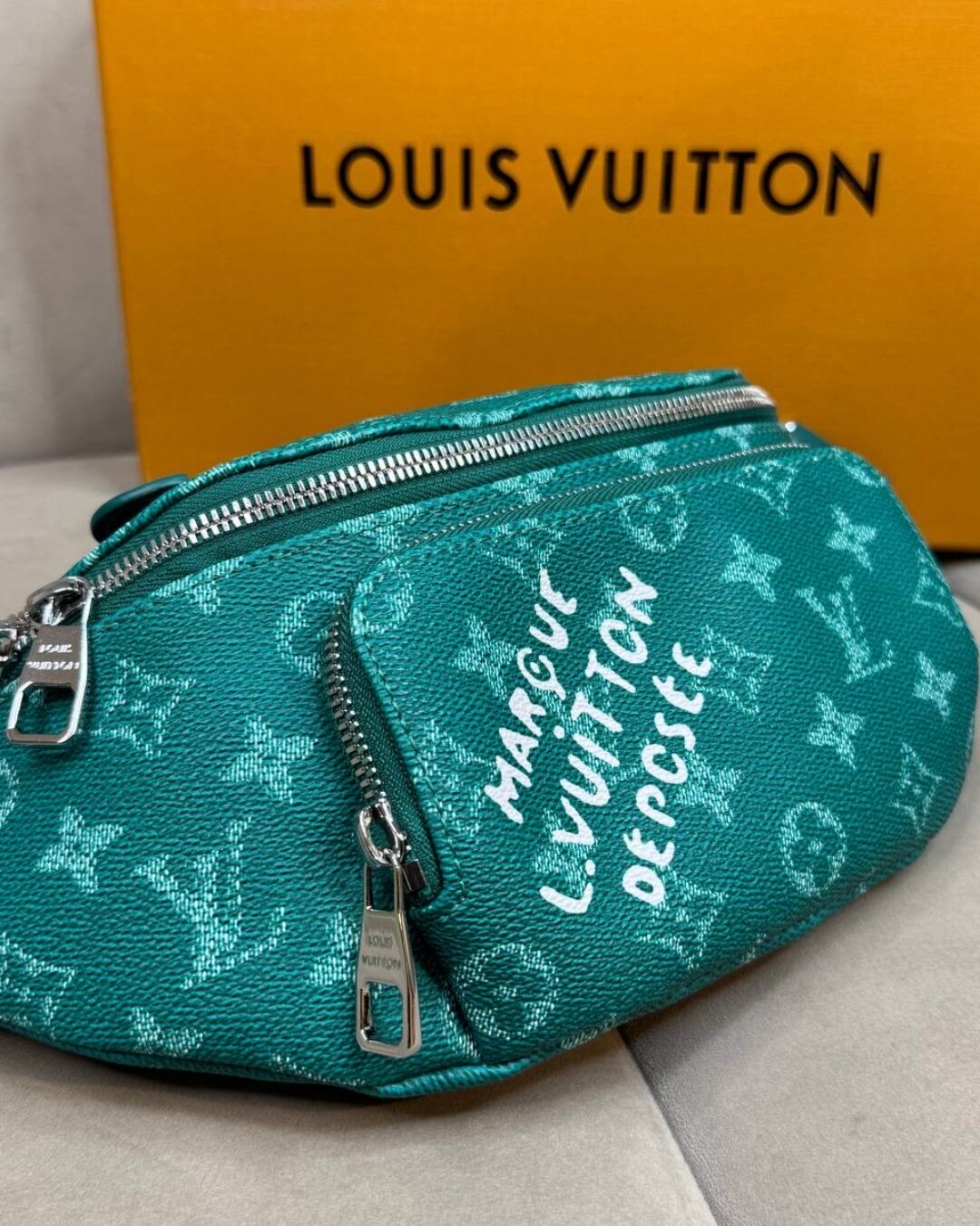Сумка Louis Vuitton Rush