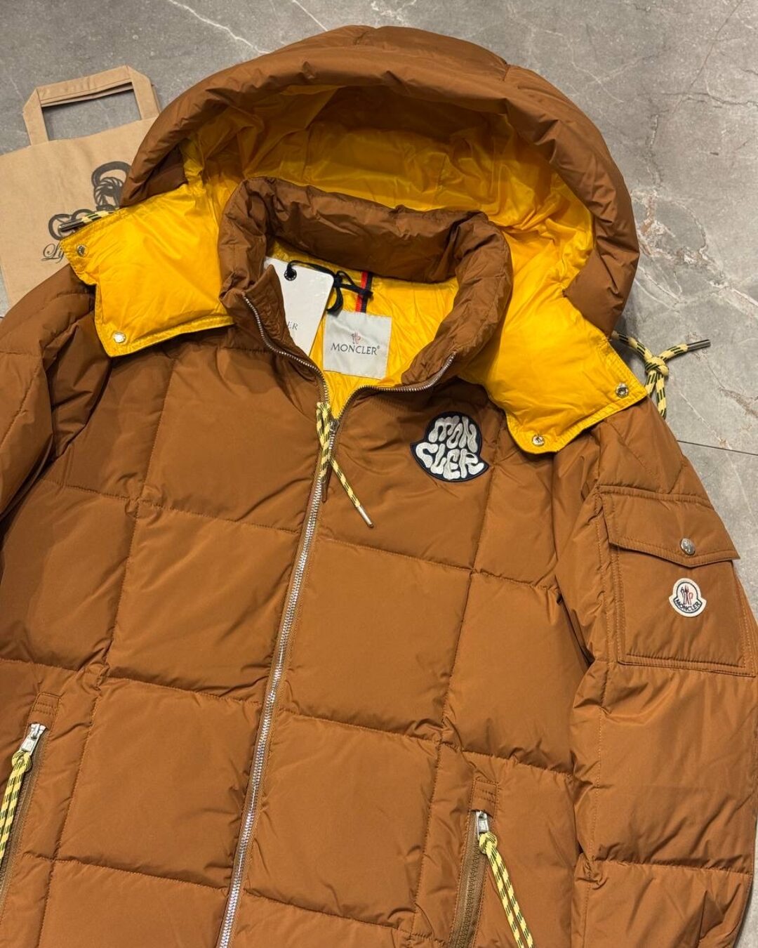 Пуховик Moncler