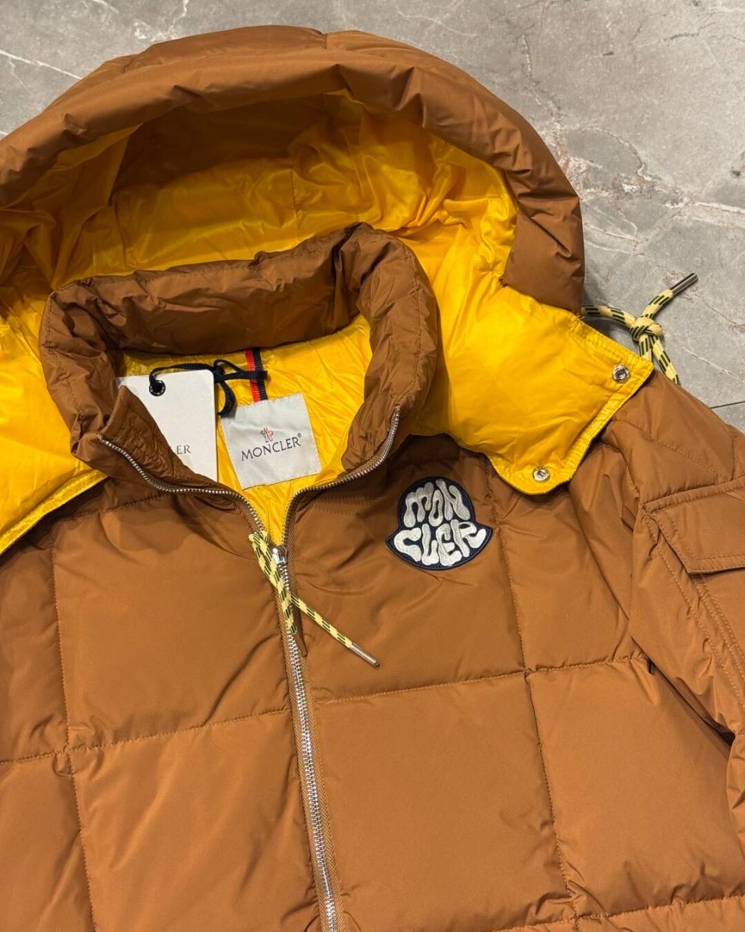 Пуховик Moncler