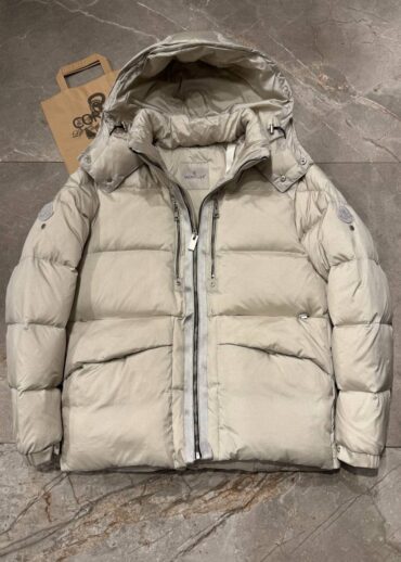 Пуховик Moncler