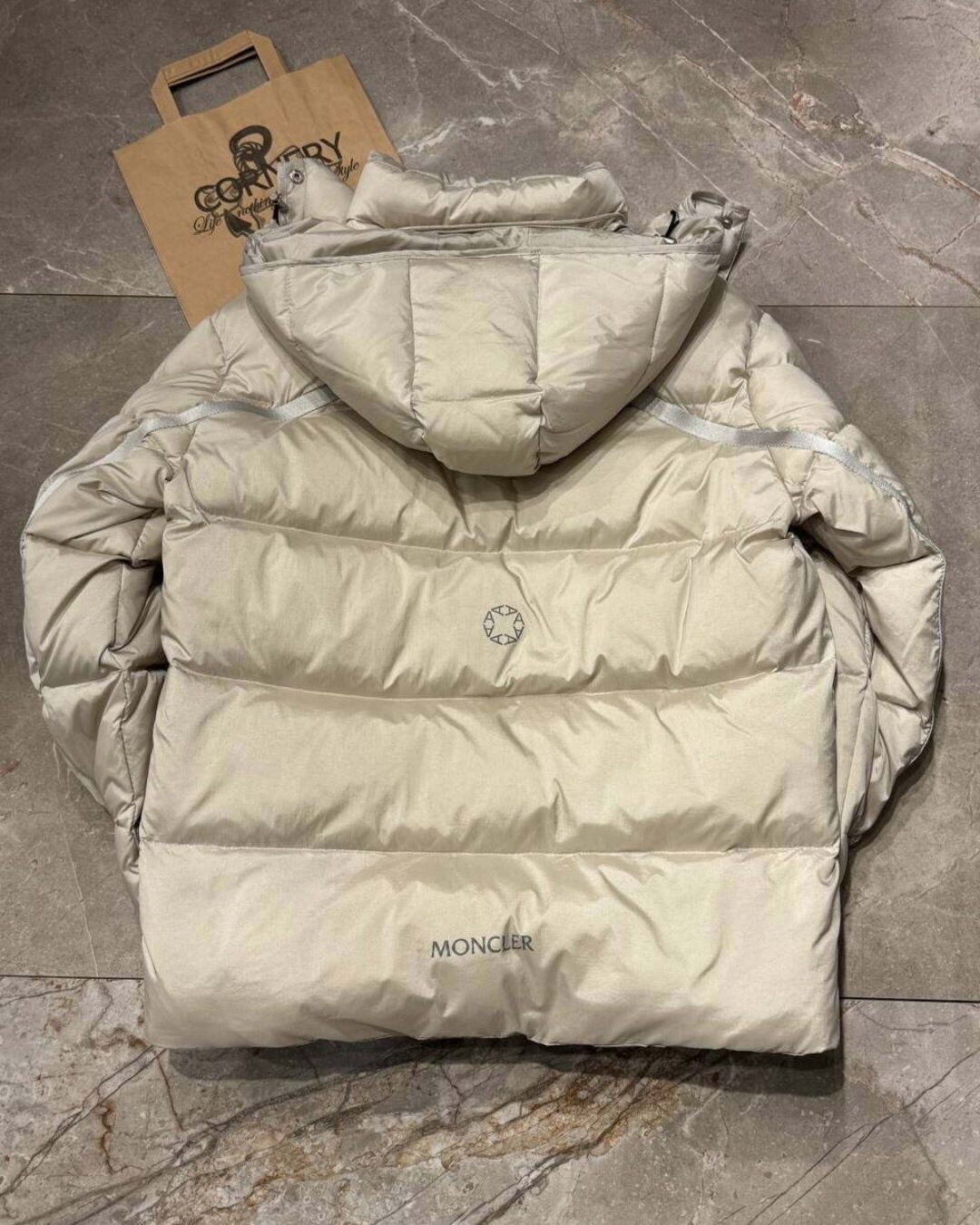 Пуховик Moncler