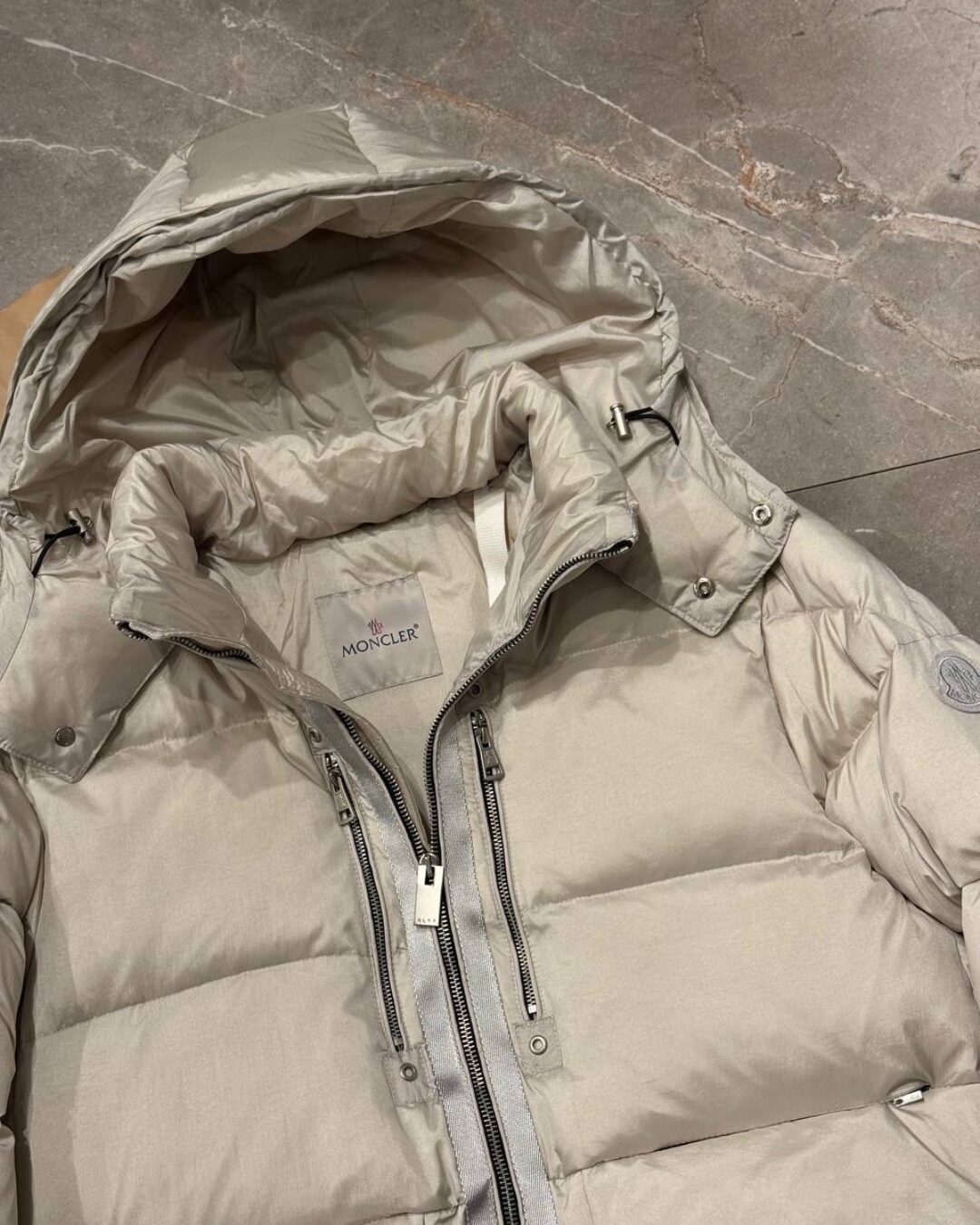 Пуховик Moncler
