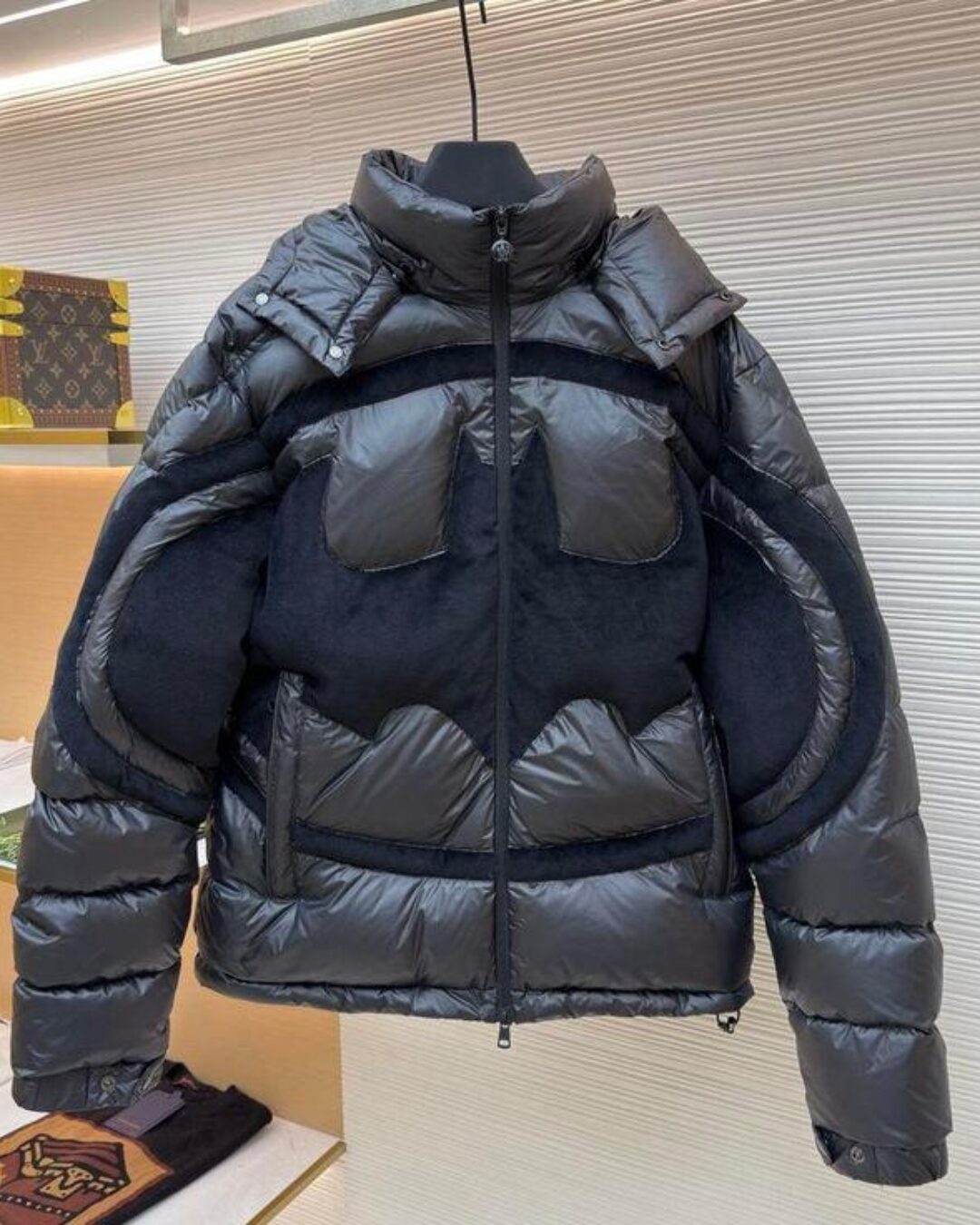 Пуховик Moncler x DC