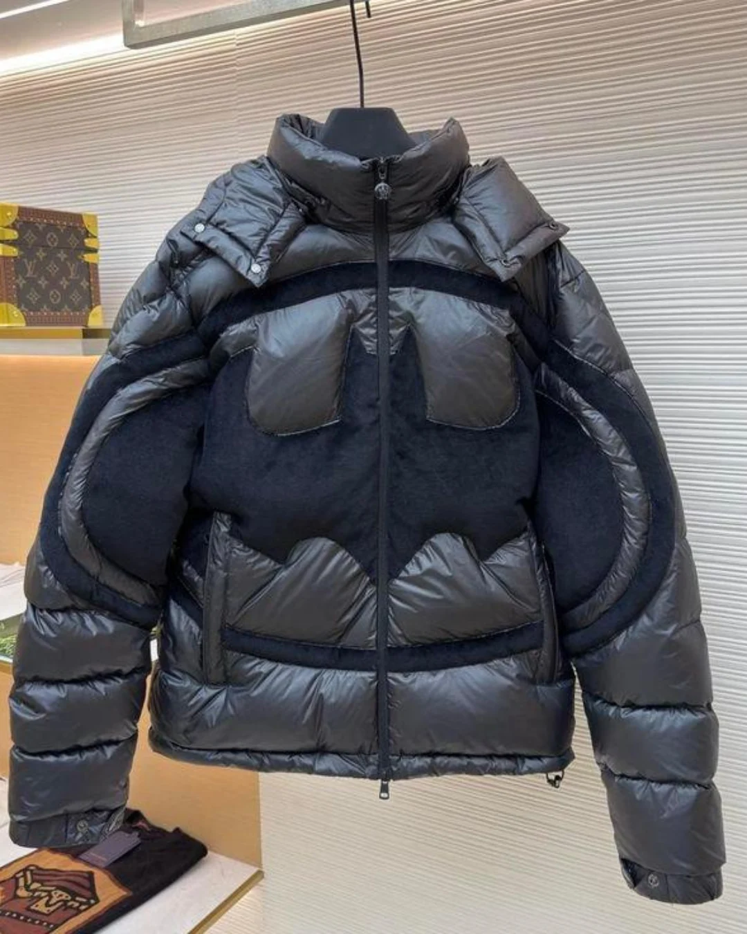 Пуховик Moncler x DC — фото 4