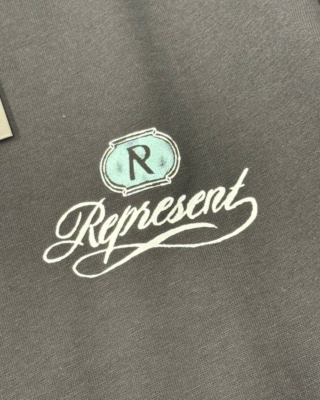 Футболка Represent