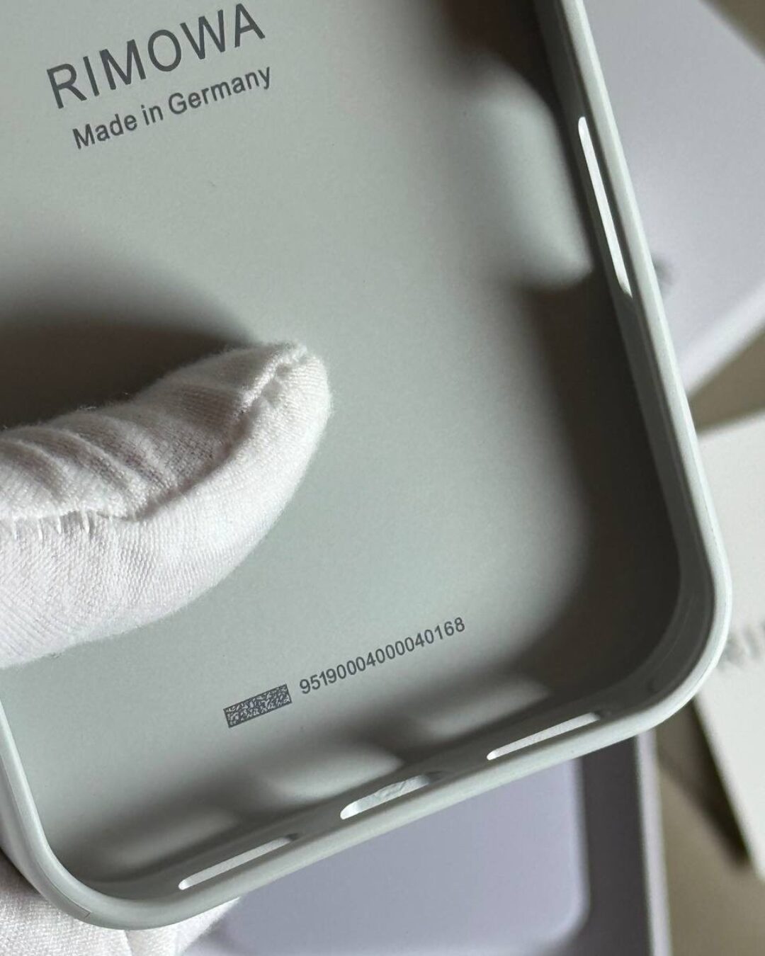 Чехол Rimowa (IPhone 17 Pro Max)