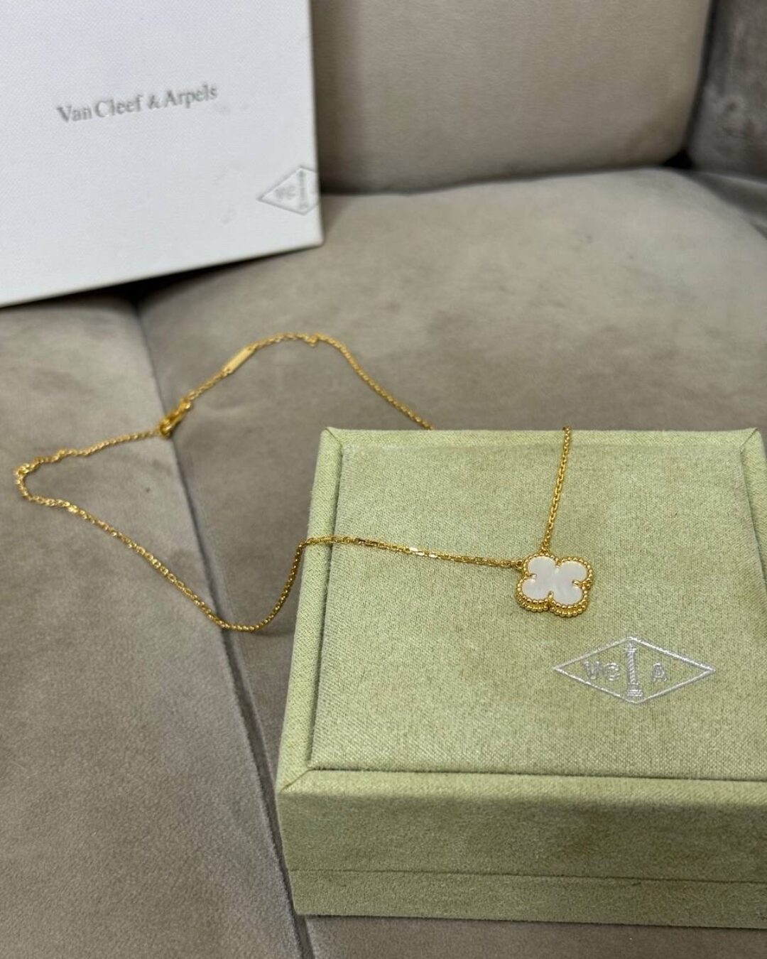 Колье Van Cleef & Arpels Vintage Alhambra (Gold/White/Mono