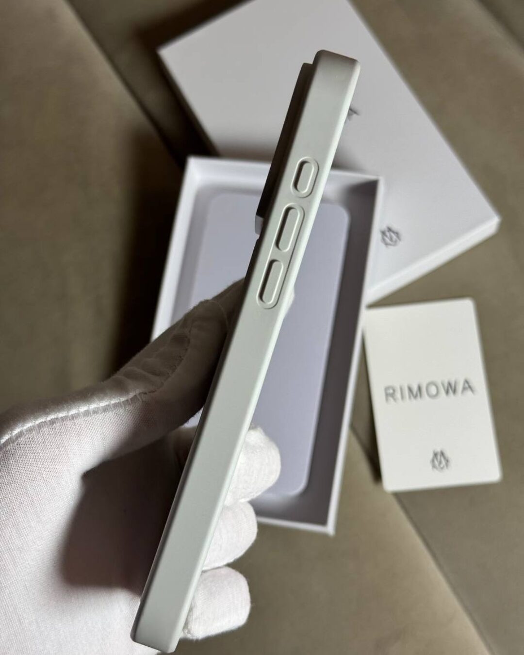 Чехол Rimowa (IPhone 17 Pro Max)