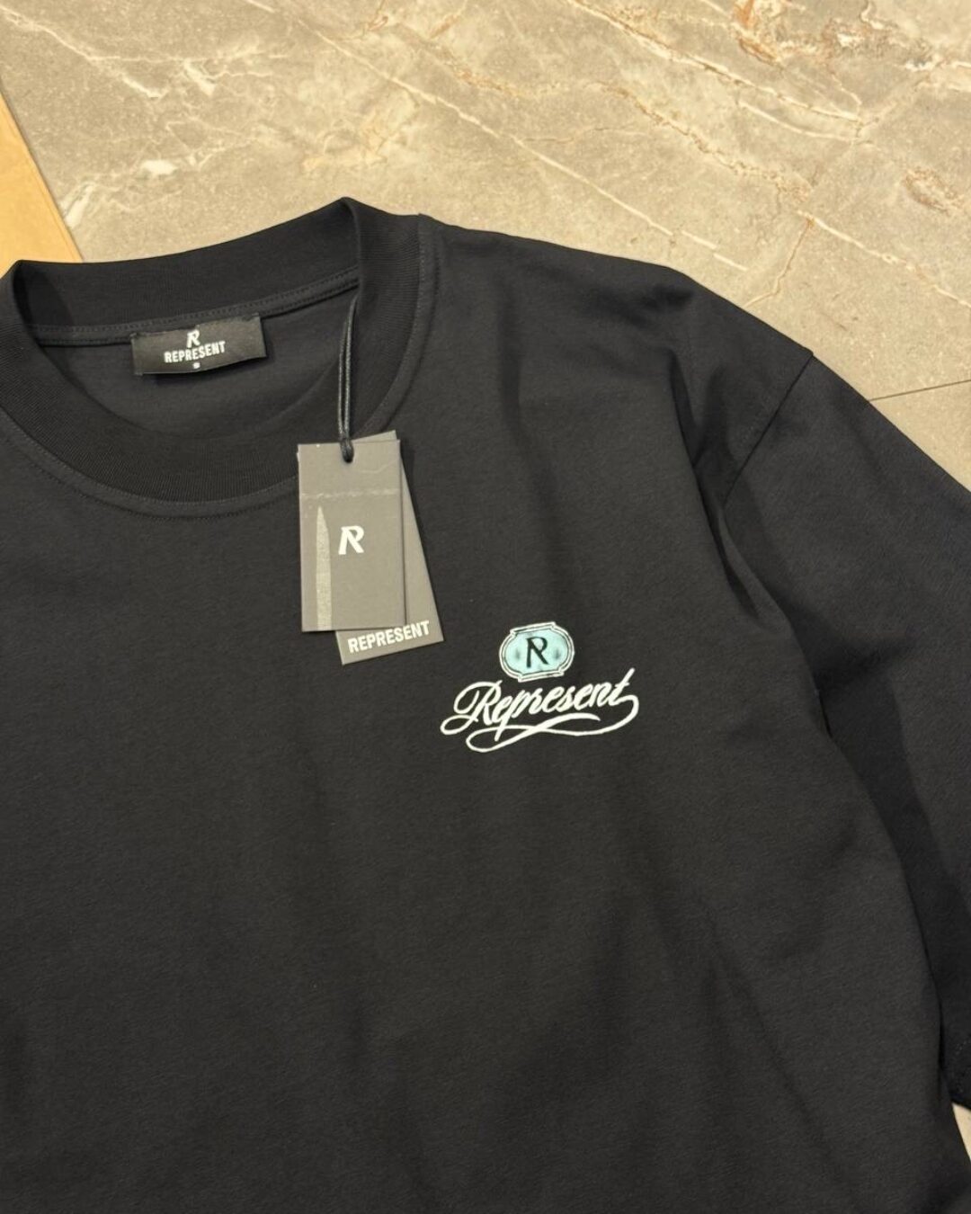 Футболка Represent