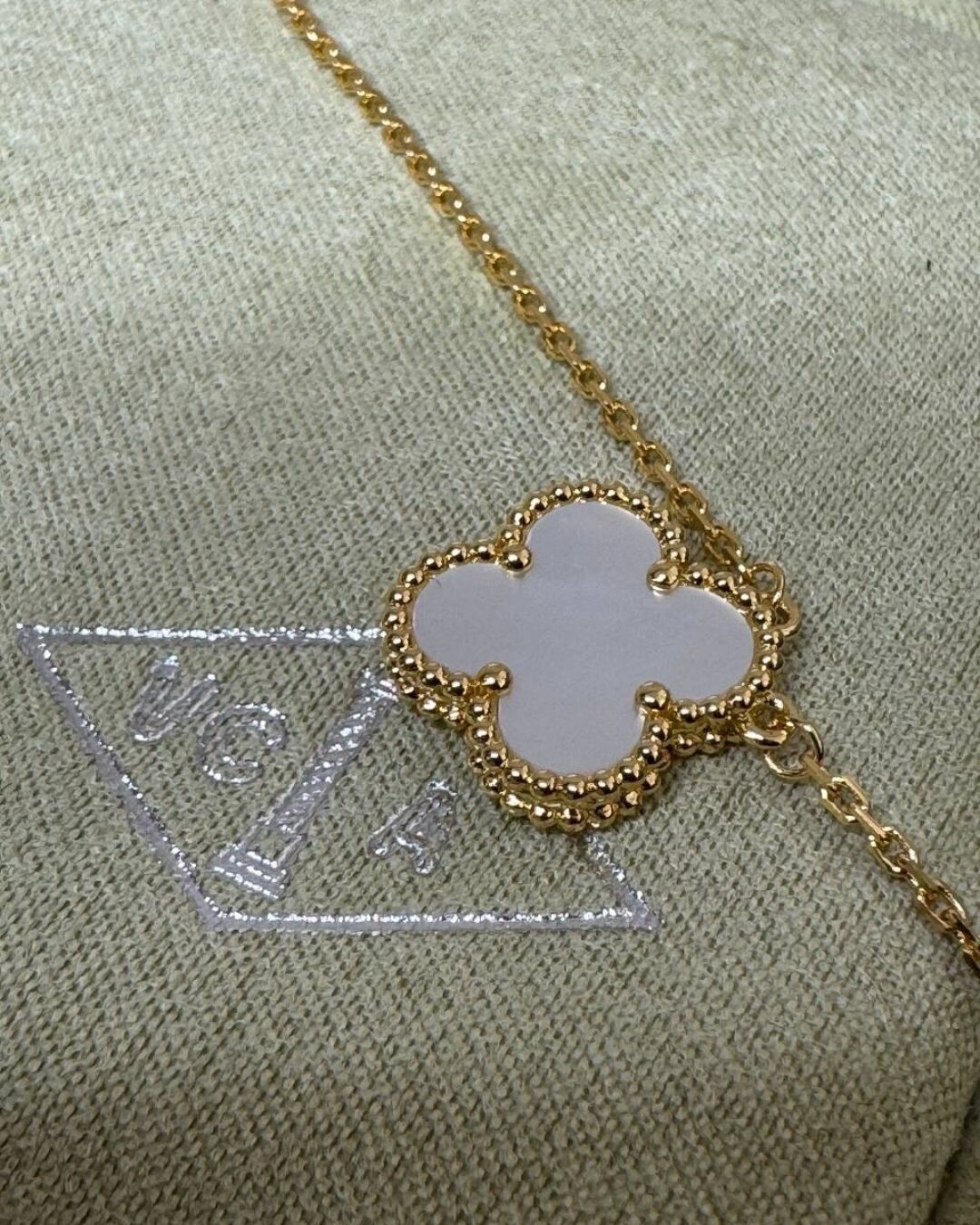 Колье Van Cleef & Arpels Vintage Alhambra (Gold/White/Mono