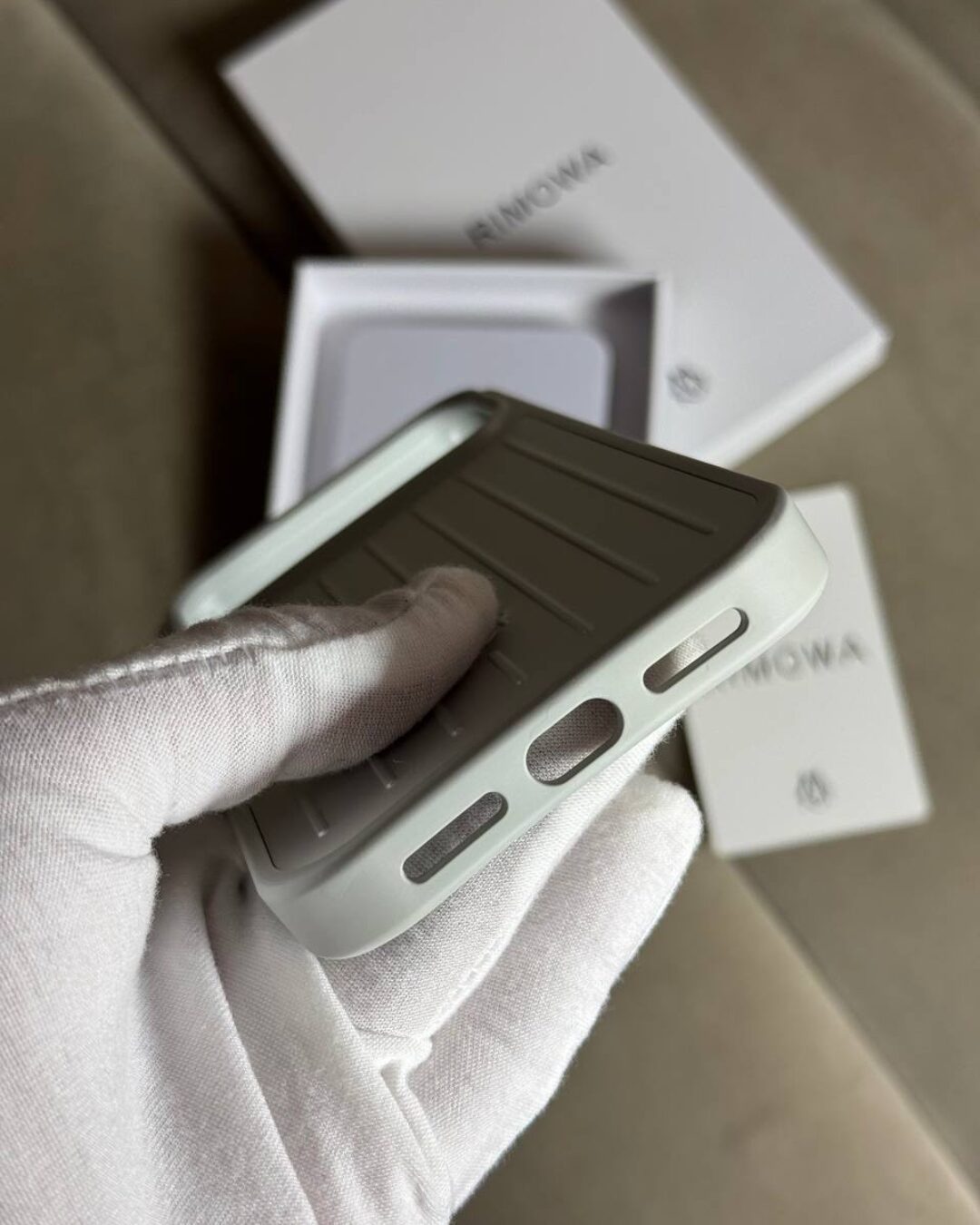 Чехол Rimowa (IPhone 17 Pro Max)