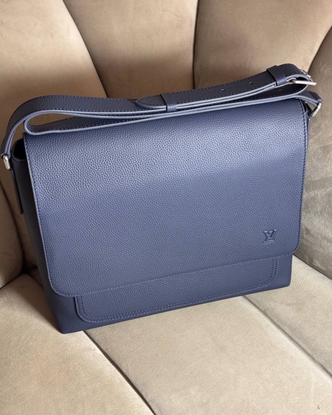 Сумка Louis Vuitton Aerogram