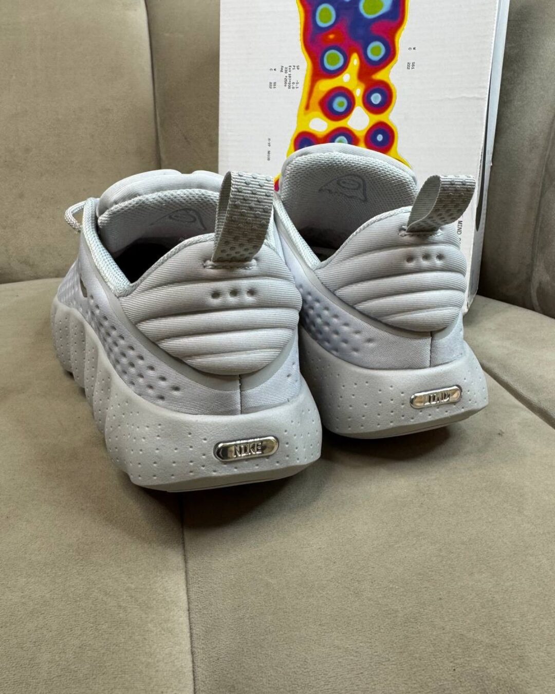 Кроссовки Nike Mind 002