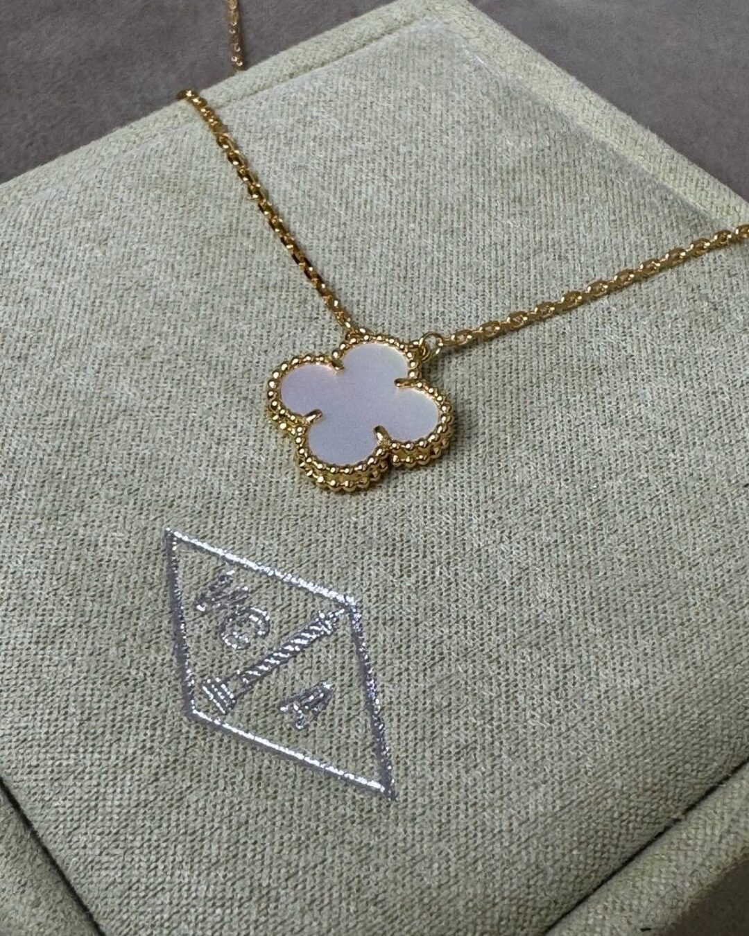 Колье Van Cleef & Arpels Vintage Alhambra (Gold/White/Mono