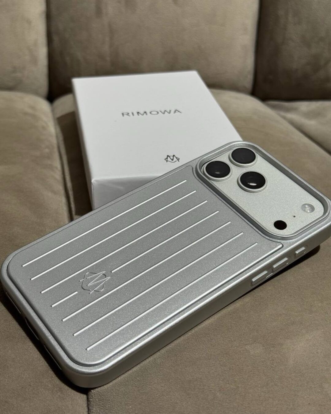 Чехол Rimowa (IPhone 17 Pro Max) — фото 2