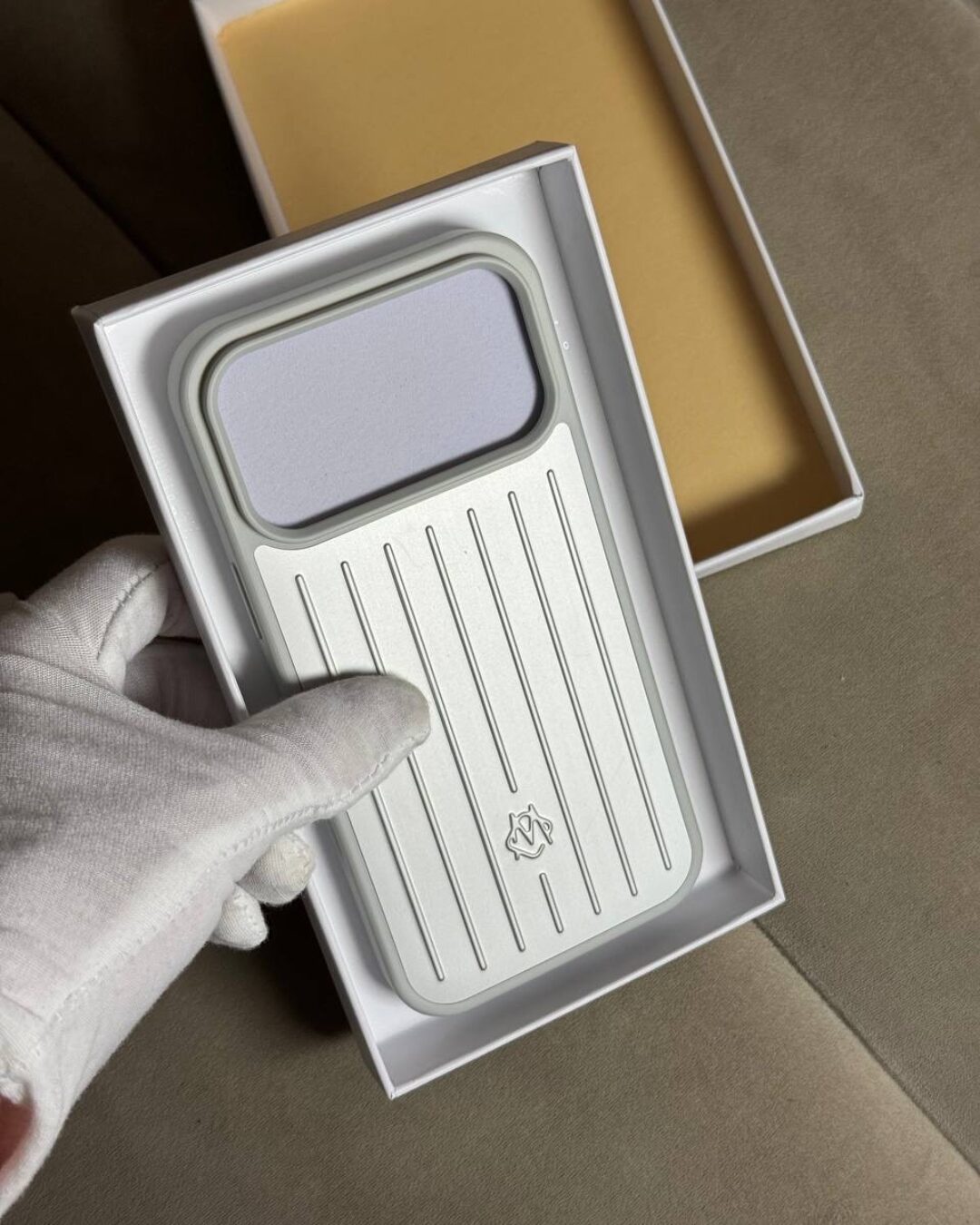 Чехол Rimowa (IPhone 17 Pro Max)