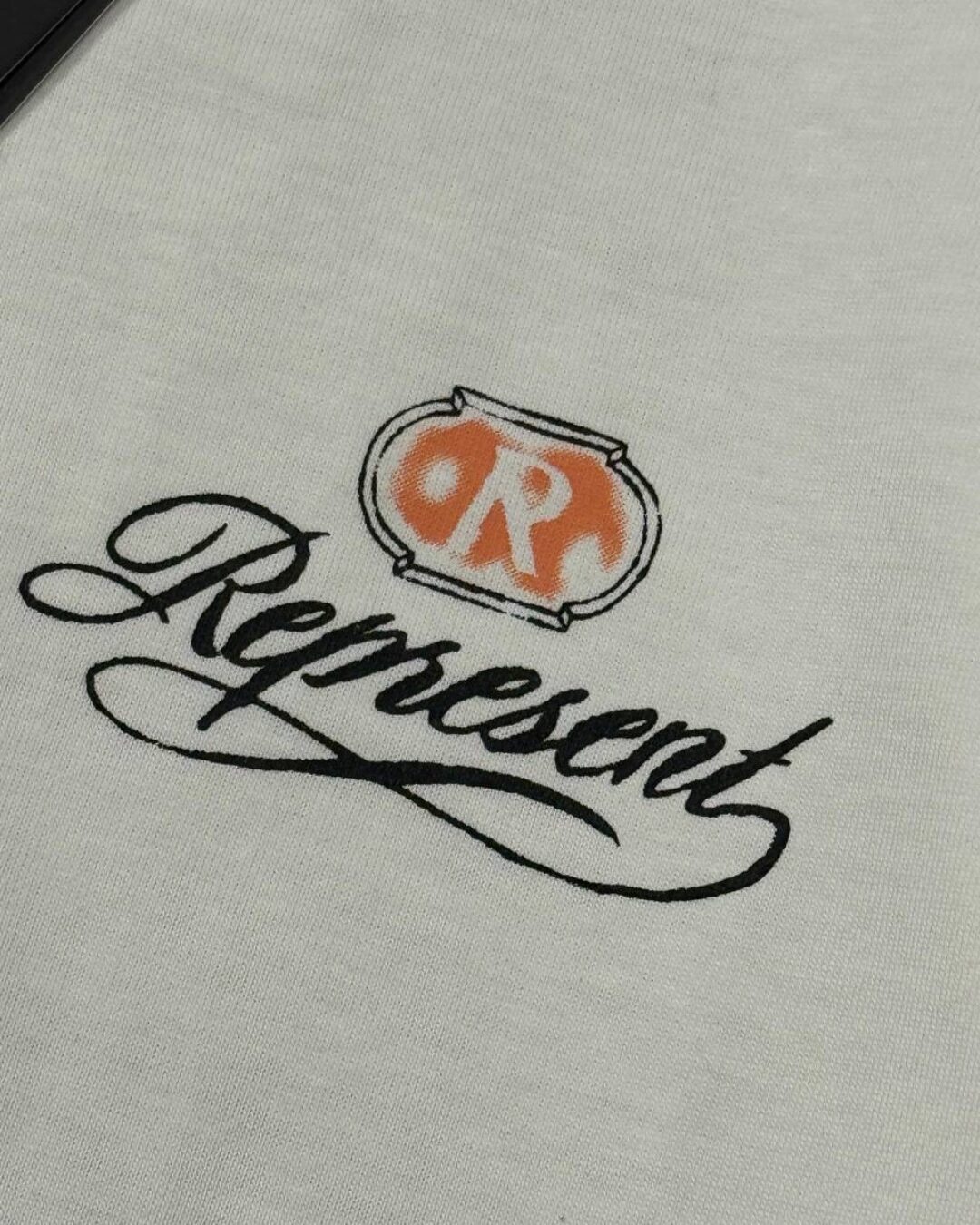 Футболка Represent