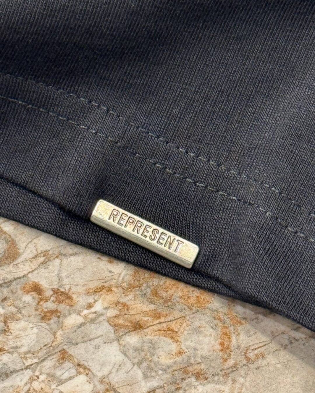 Футболка Represent