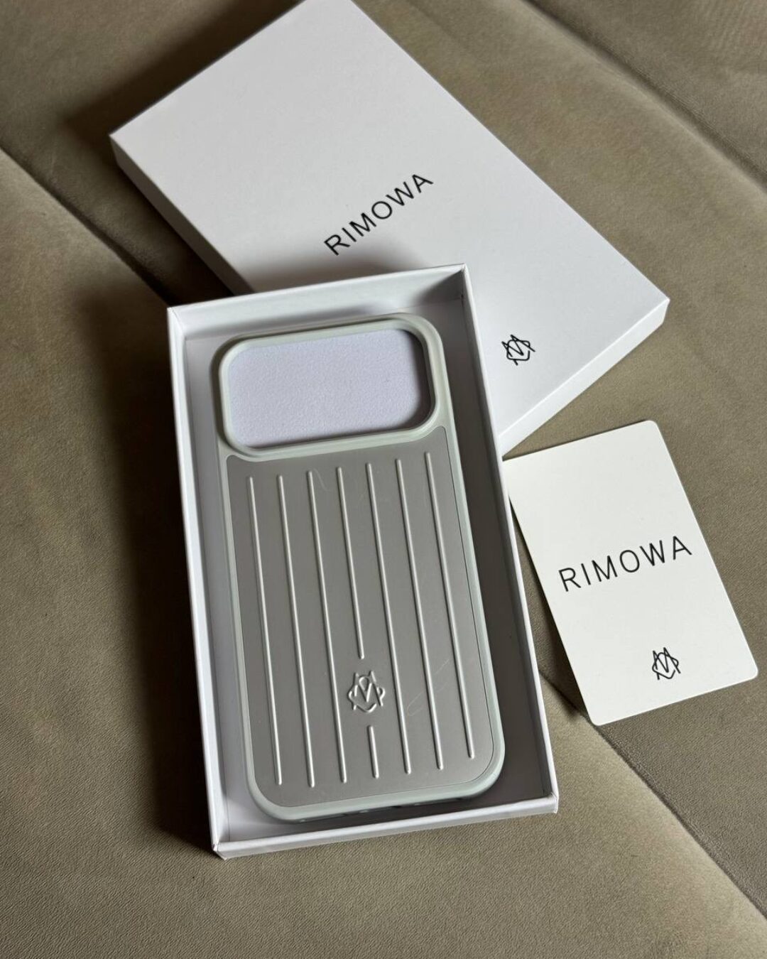 Чехол Rimowa (IPhone 17 Pro Max)