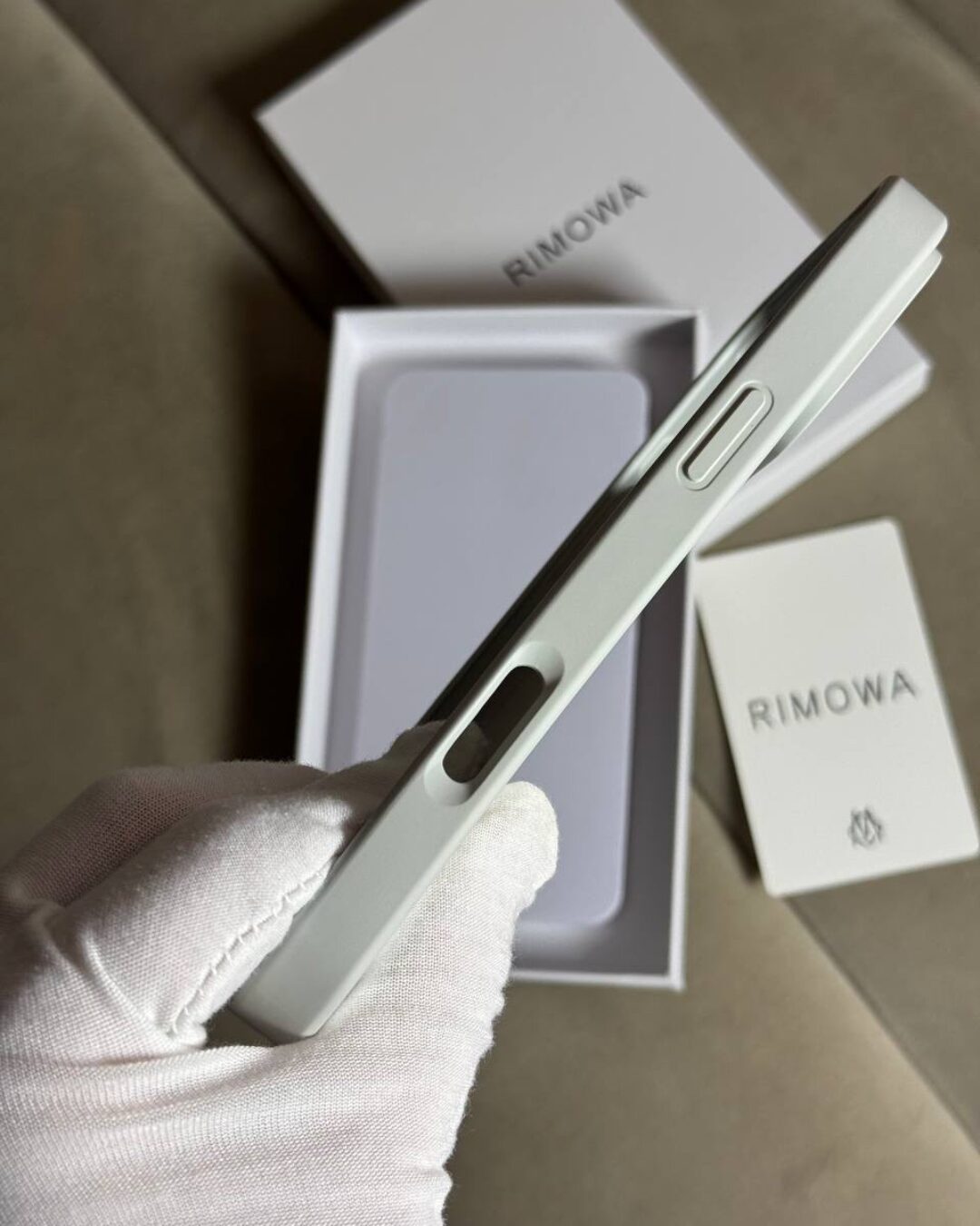 Чехол Rimowa (IPhone 17 Pro Max)