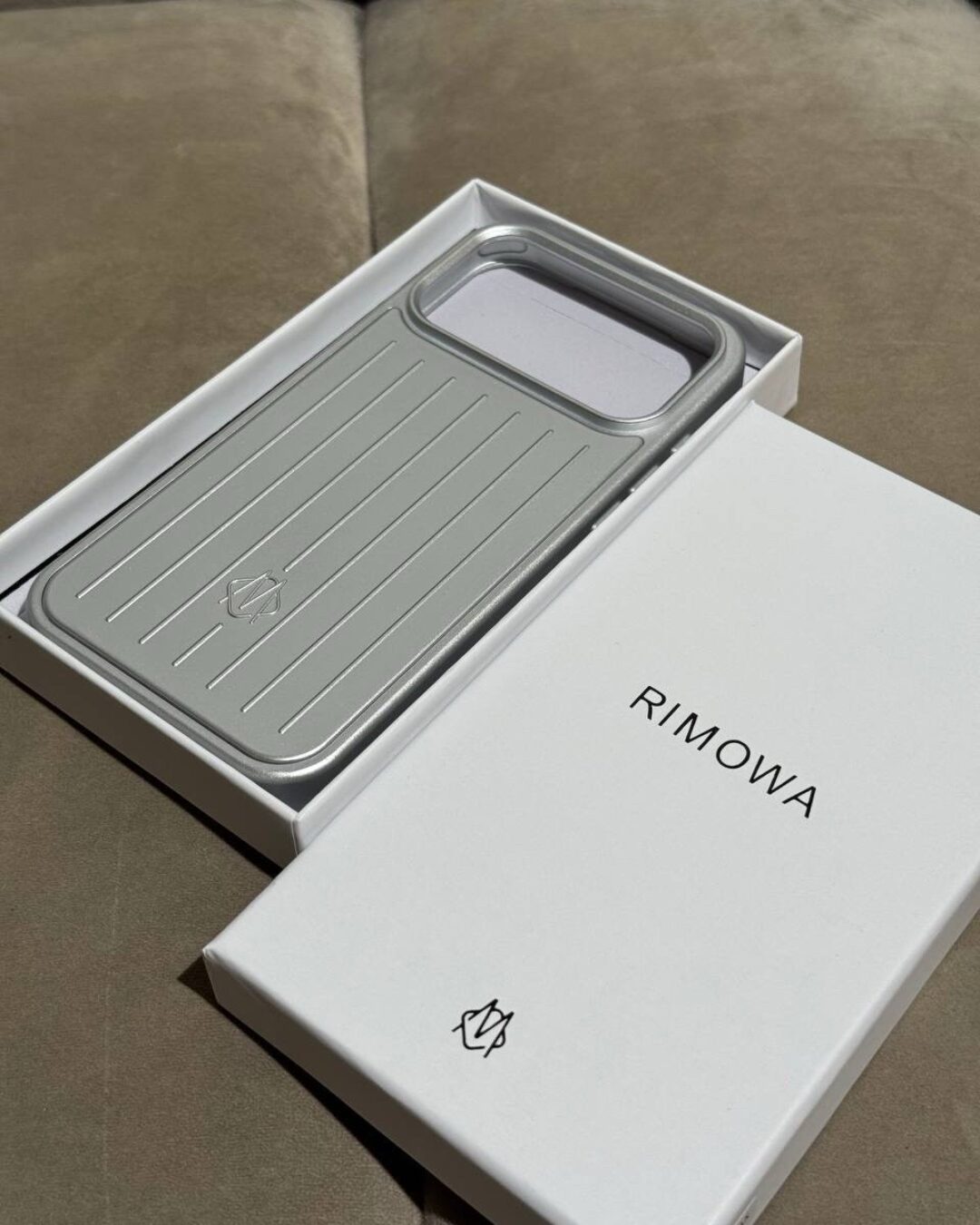 Чехол Rimowa (IPhone 17 Pro Max)