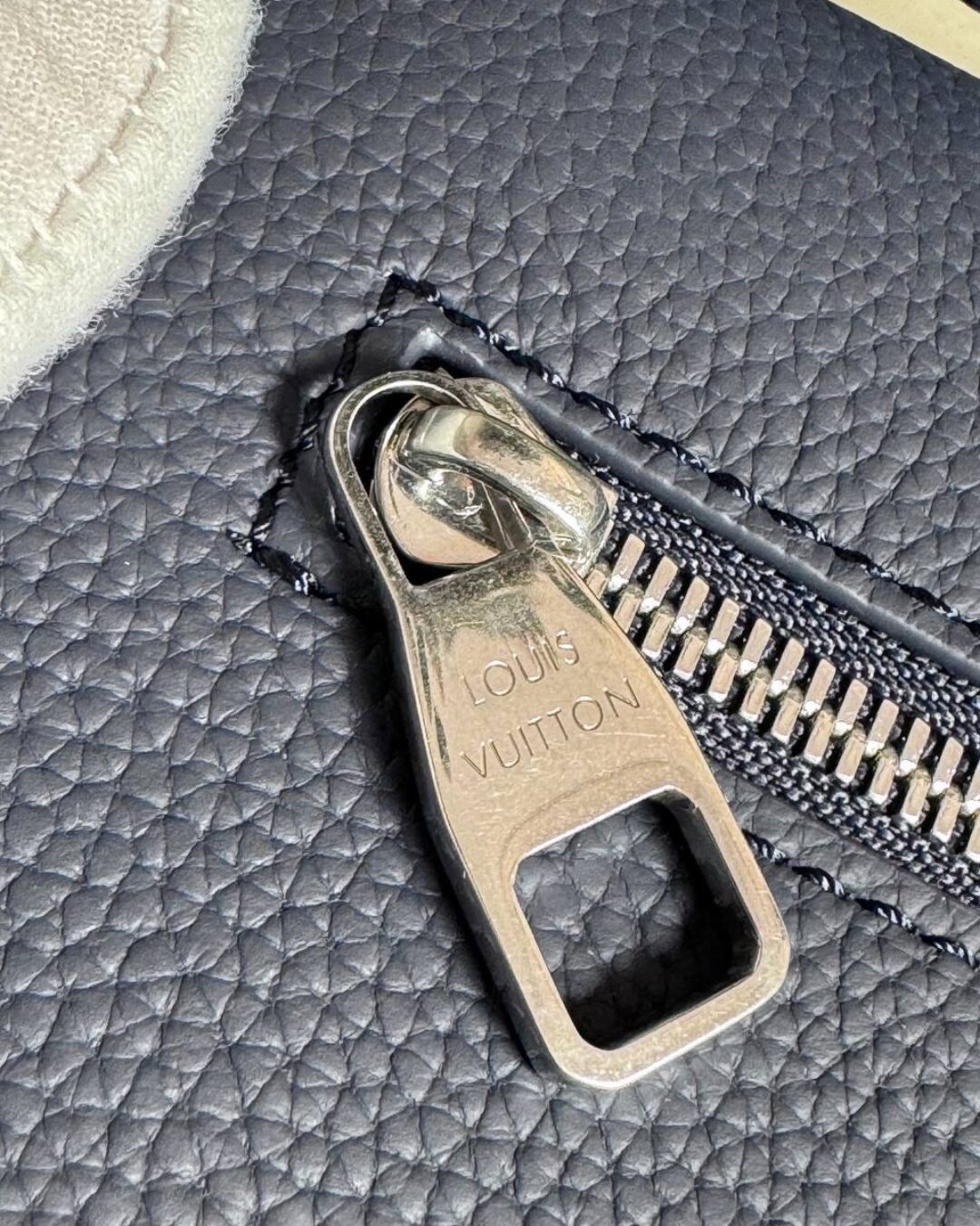 Сумка Louis Vuitton Aerogram