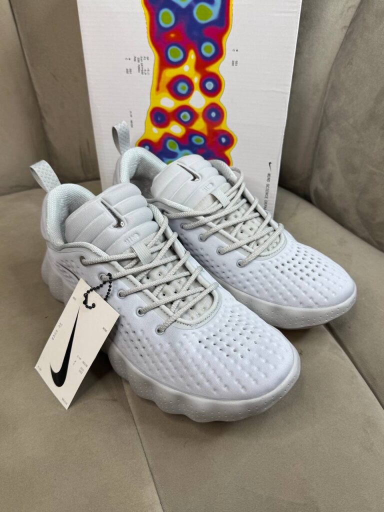 Кроссовки Nike Mind 002