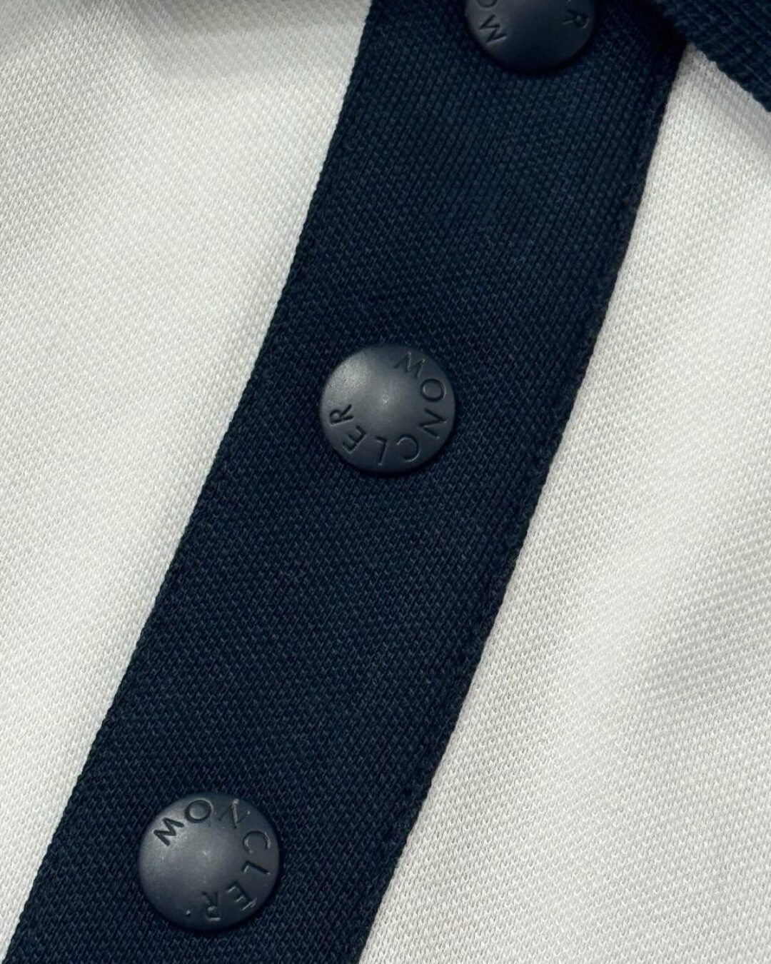 Поло Moncler