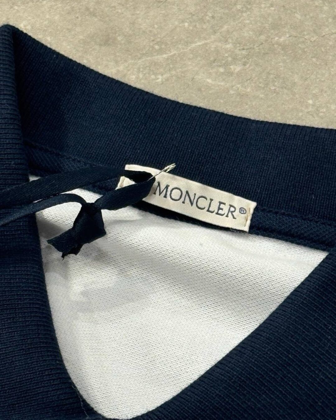 Поло Moncler