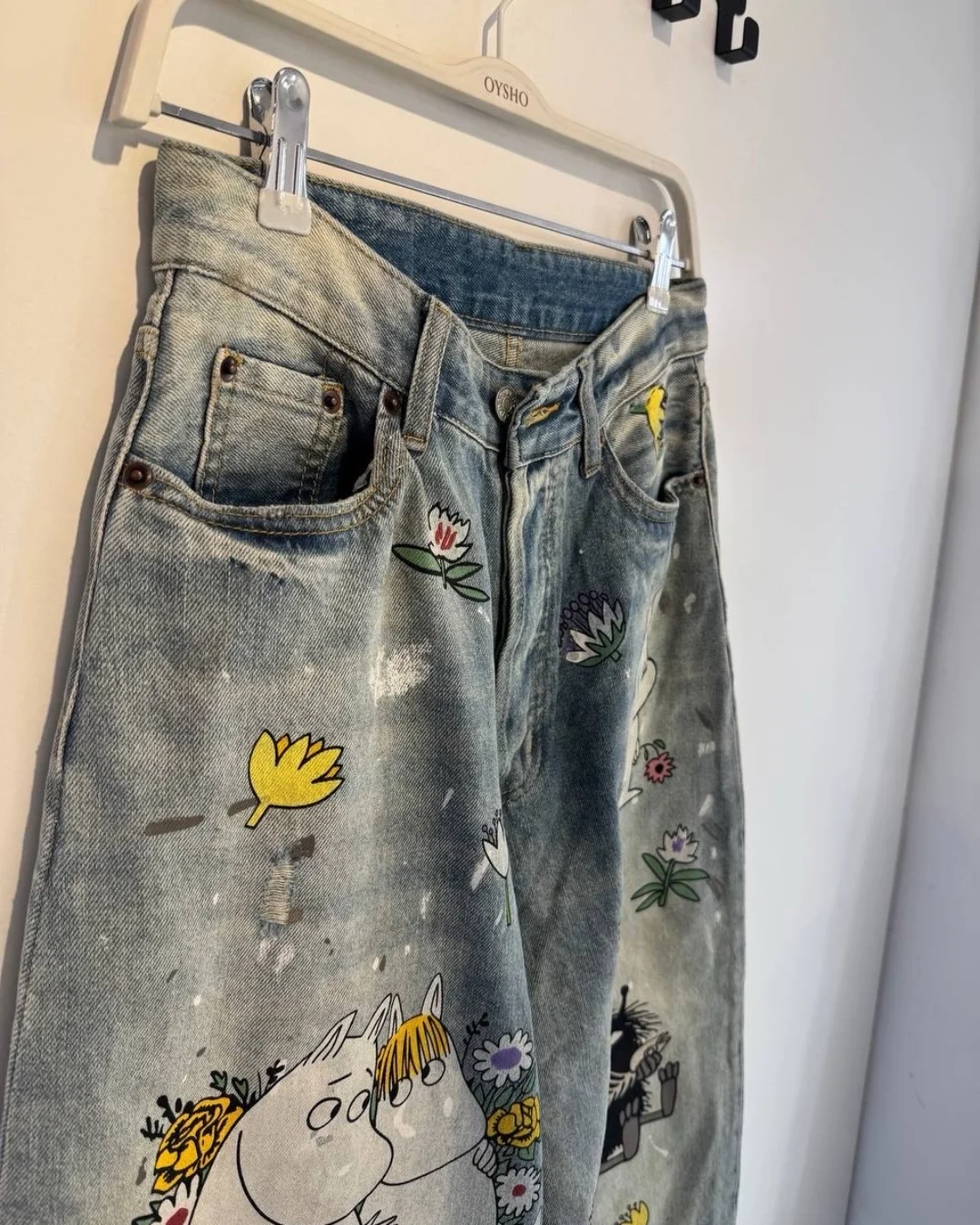 Джинсы Acne x Moomin — фото 7