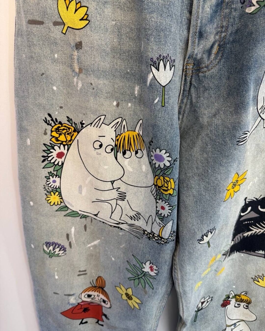Джинсы Acne x Moomin
