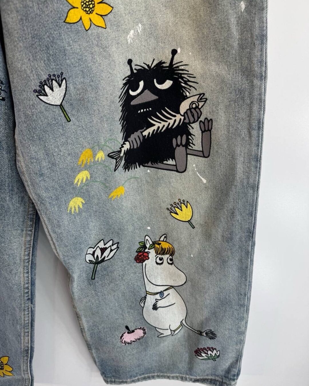 Джинсы Acne x Moomin