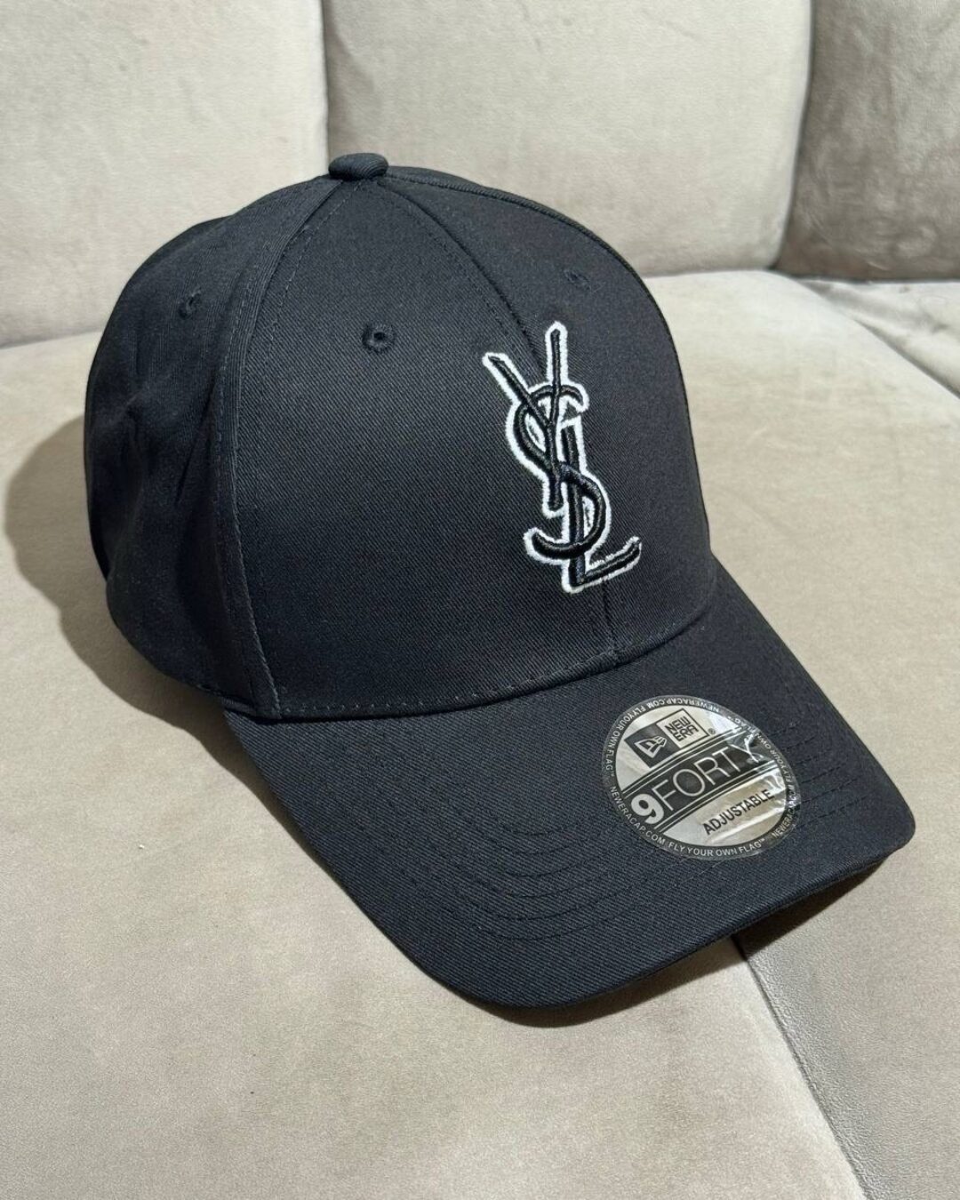 Кепка Yves Saint Laurent