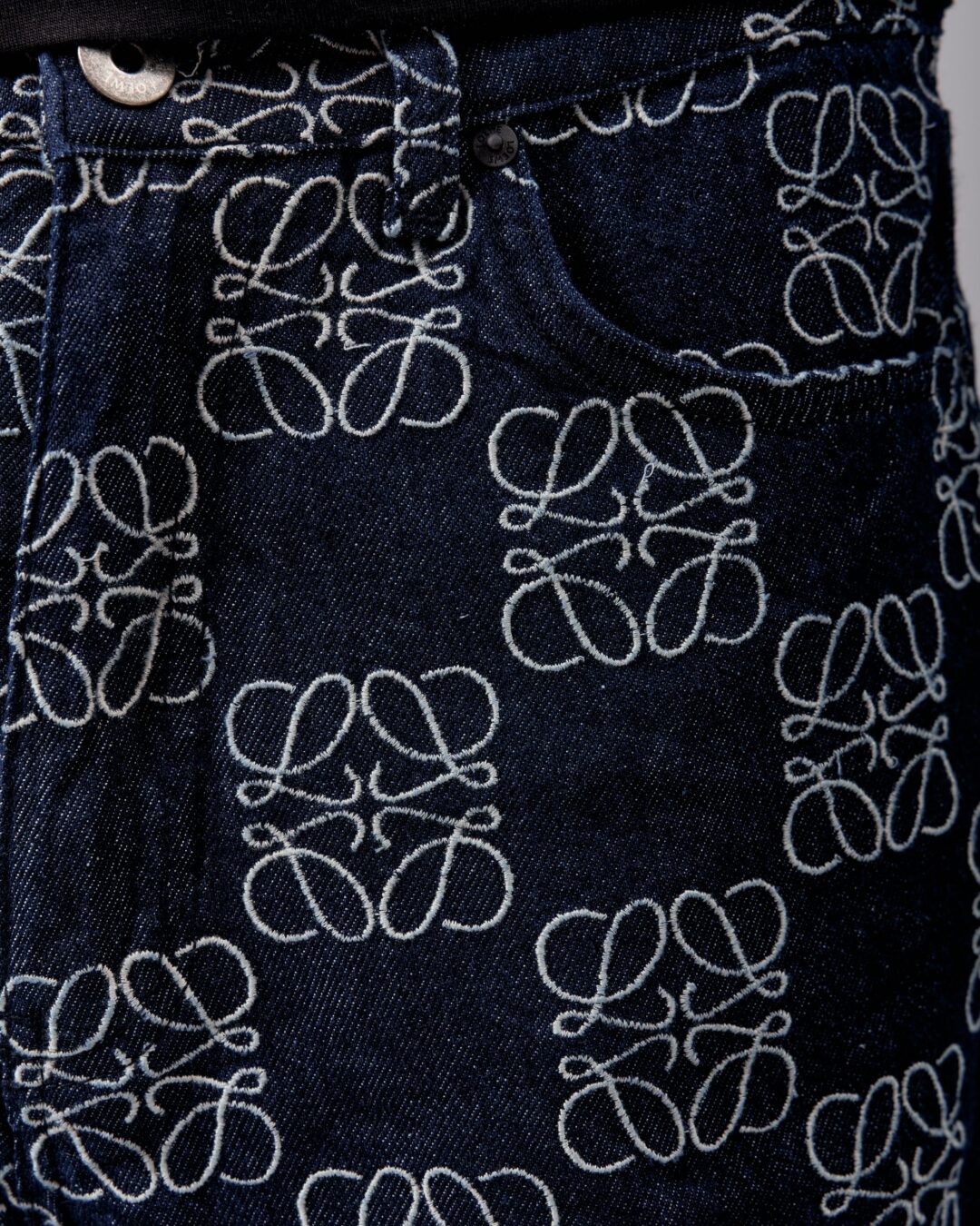 Джинсы Loewe