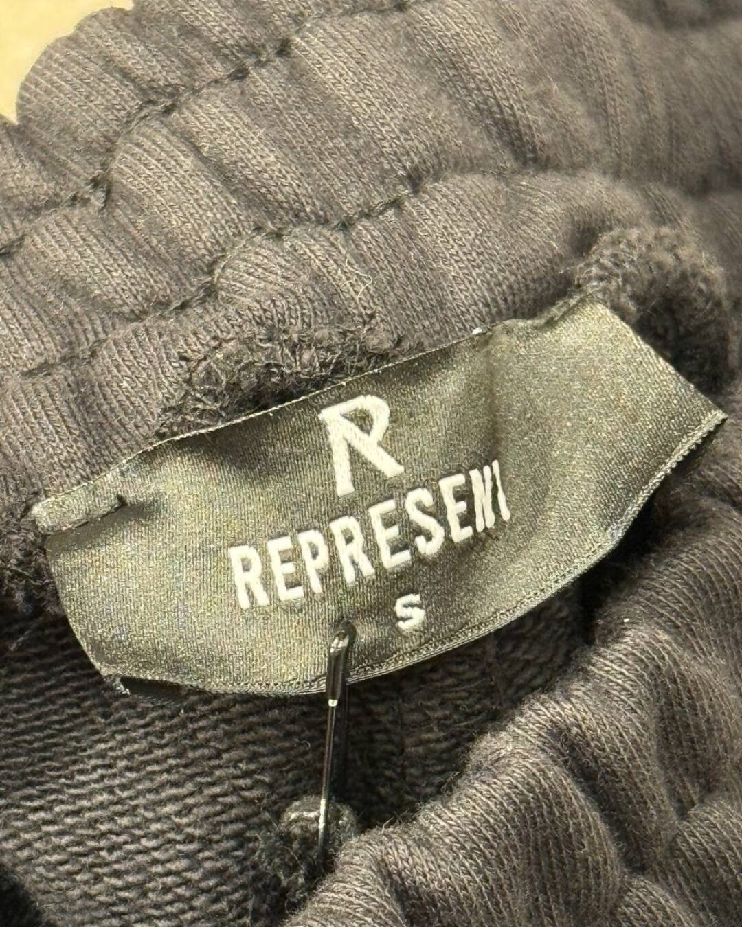 Шорты Represent