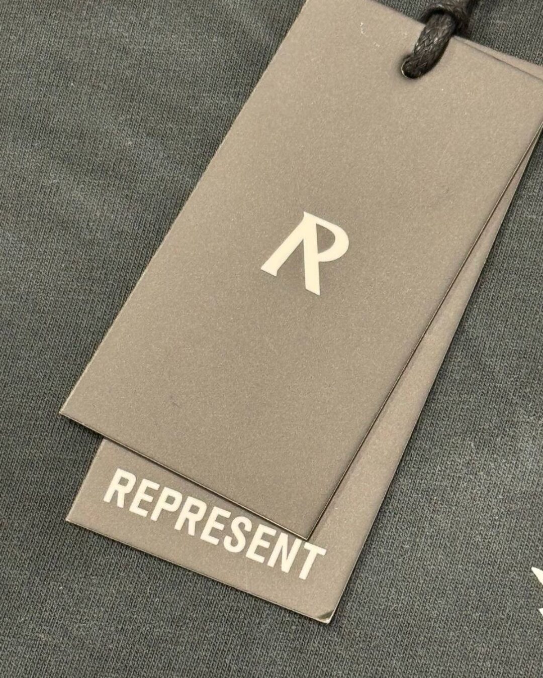 Футболка Represent
