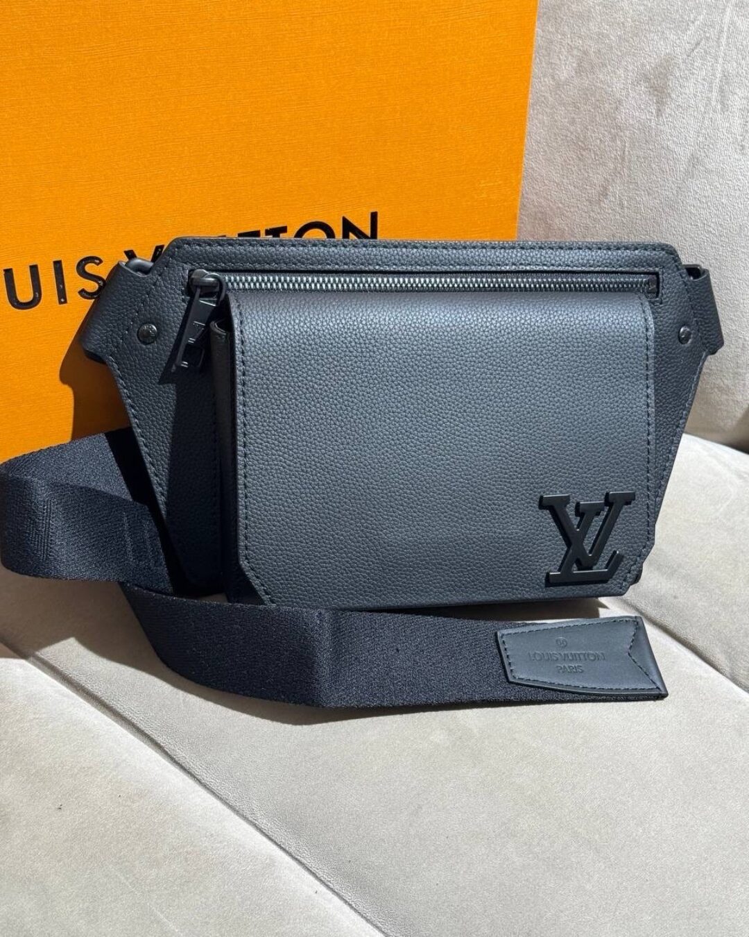 Сумка Louis Vuitton Aerogram Takeoff
