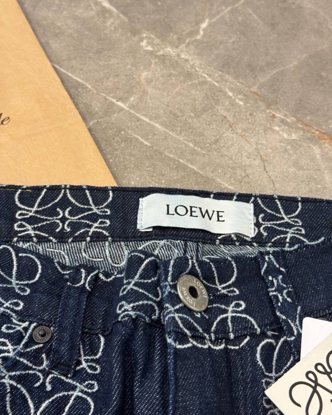 Джинсы Loewe